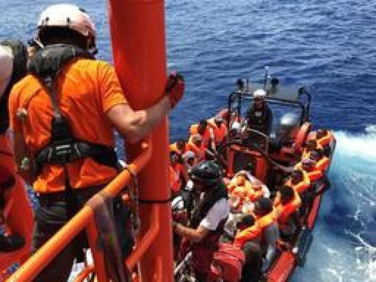 Plus de 80 migrants secourus samedi par l'Ocean Viking au large de la Libye
