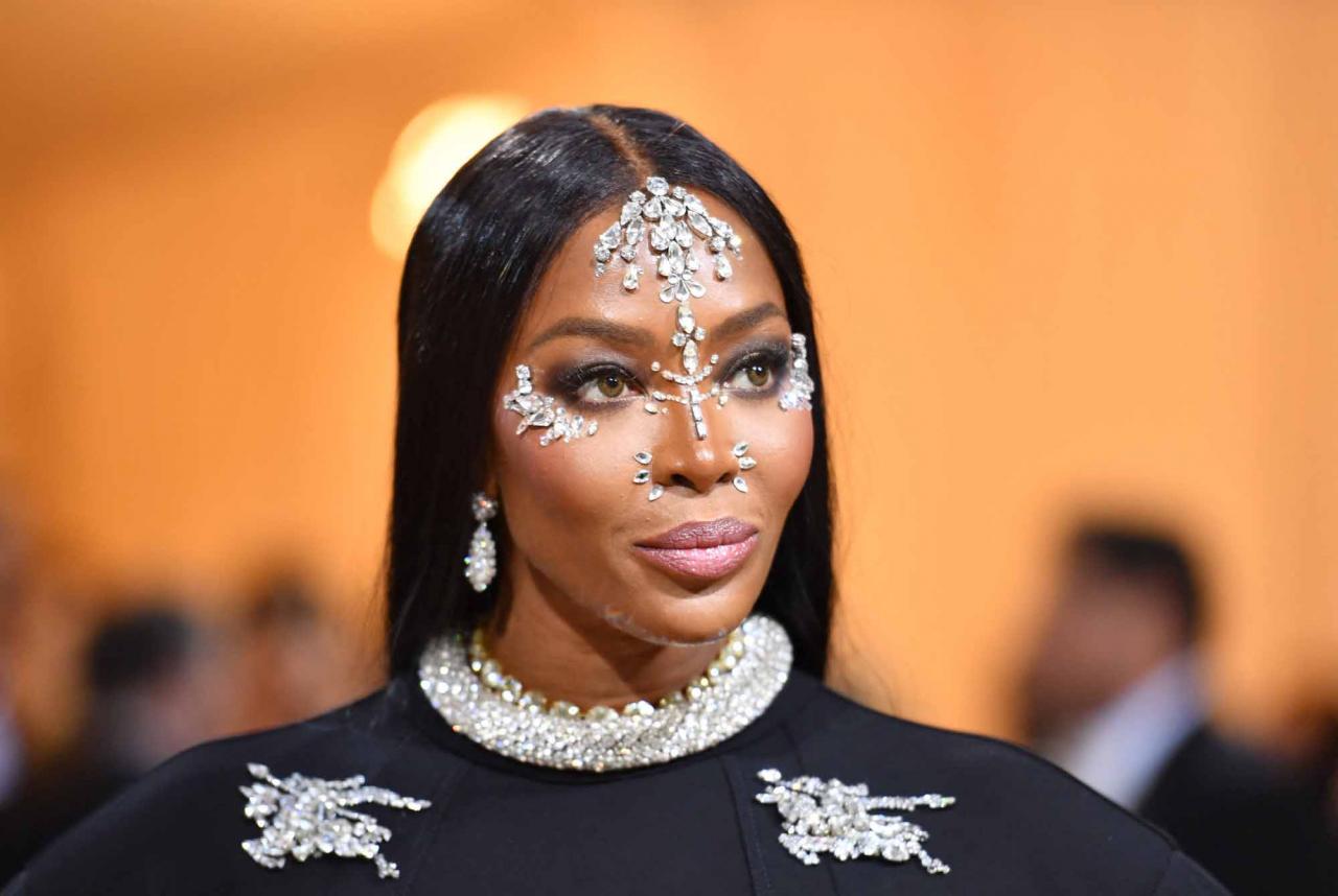 British model Naomi Campbell arrives for the 2022 Met Gala at the Metropolitan Museum of Art on May 2, 2022, in New York. - The Gala raises money for the Metropolitan Museum of Art's Costume Institute. The Gala's 2022 theme is "In America: An Anthology of Fashion". (Photo by ANGELA WEISS / AFP)