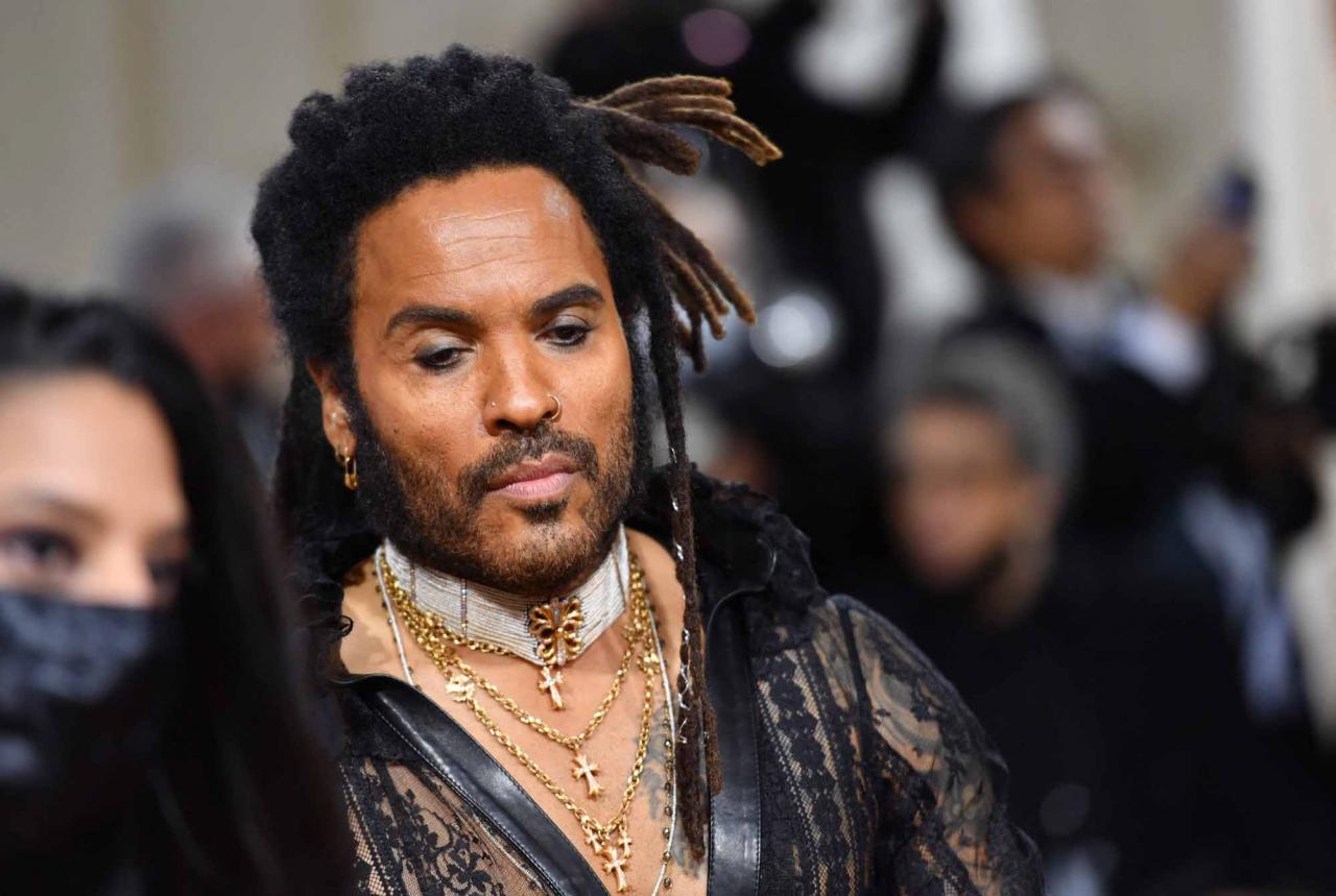 Singer Lenny Kravitz arrives for the 2022 Met Gala at the Metropolitan Museum of Art on May 2, 2022, in New York. - The Gala raises money for the Metropolitan Museum of Art's Costume Institute. The Gala's 2022 theme is "In America: An Anthology of Fashion". (Photo by ANGELA WEISS / AFP)
