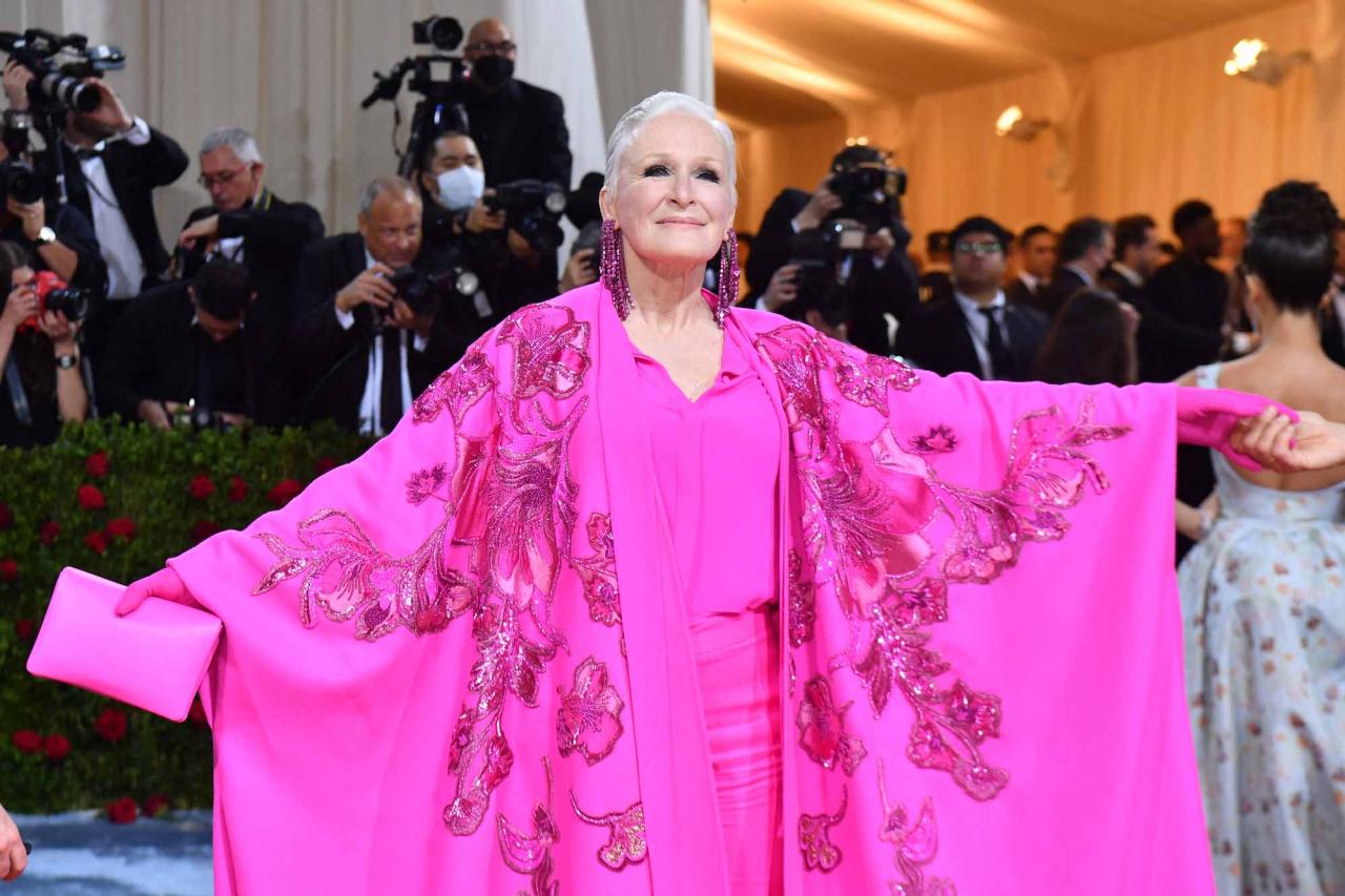 US actress Glenn Close arrives for the 2022 Met Gala at the Metropolitan Museum of Art on May 2, 2022, in New York. - The Gala raises money for the Metropolitan Museum of Art's Costume Institute. The Gala's 2022 theme is "In America: An Anthology of Fashion". (Photo by ANGELA  WEISS / AFP)