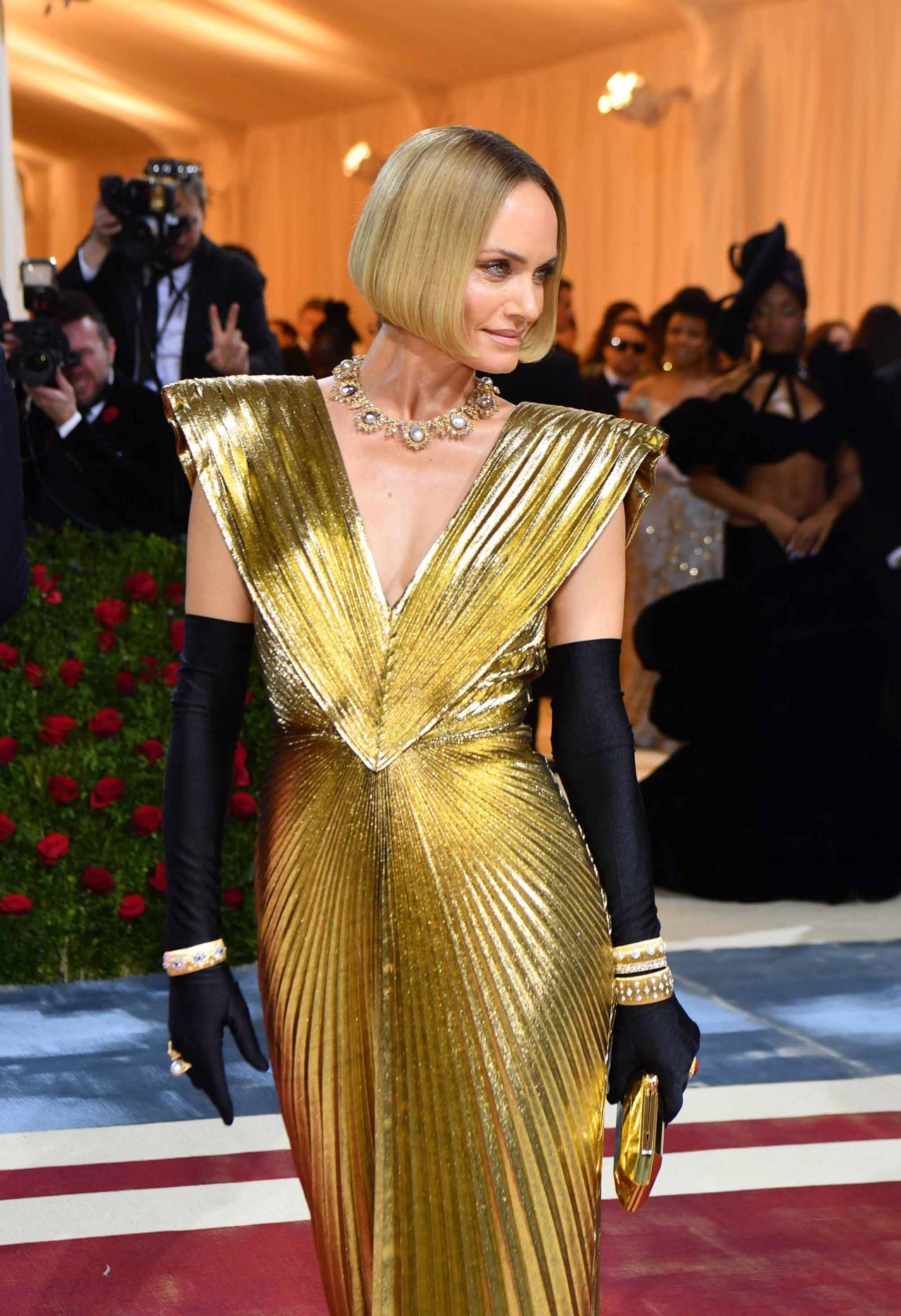 US model Amber Valletta arrives for the 2022 Met Gala at the Metropolitan Museum of Art on May 2, 2022, in New York. - The Gala raises money for the Metropolitan Museum of Art's Costume Institute. The Gala's 2022 theme is "In America: An Anthology of Fashion". (Photo by ANGELA  WEISS / AFP)