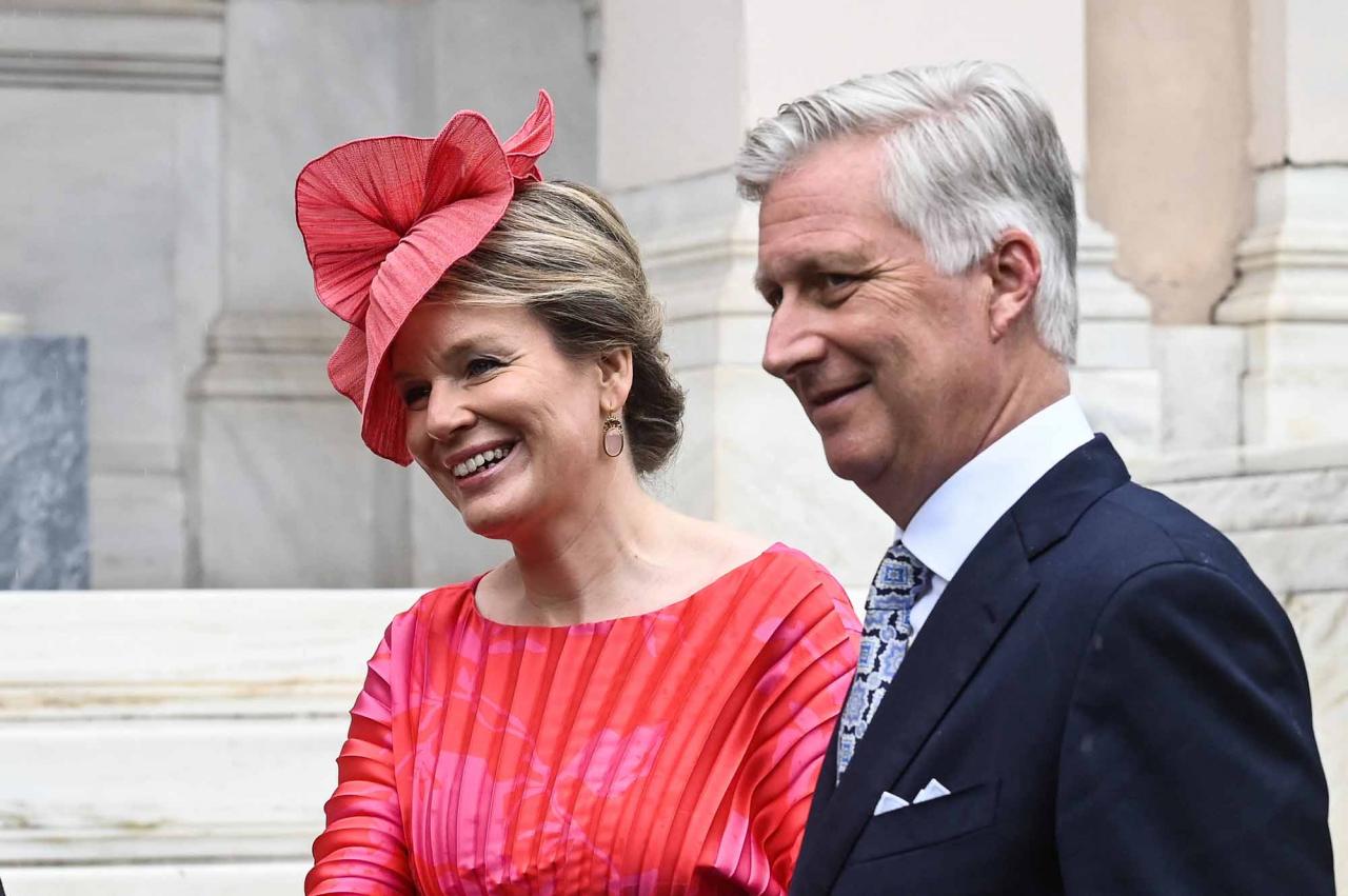 Belgium Queen Mathilde (L) and King Philippe (R) arrive for a meeting with the Greek Prime Minister in Athens on May 2, 2022 as part of the Royal couple three-day visit in Greece, in Athens on May 2, 2022. (Photo by Aris Messinis / AFP)
