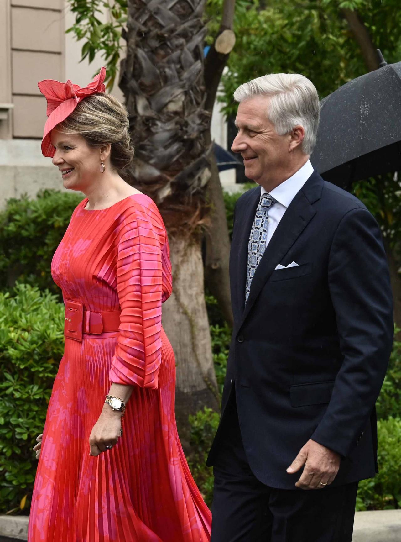 Belgium Queen Mathilde (L) and King Philippe (R) arrive for a meeting with the Greek Prime Minister in Athens on May 2, 2022 as part of the Royal couple three-day visit in Greece, in Athens on May 2, 2022. (Photo by Aris Messinis / AFP)