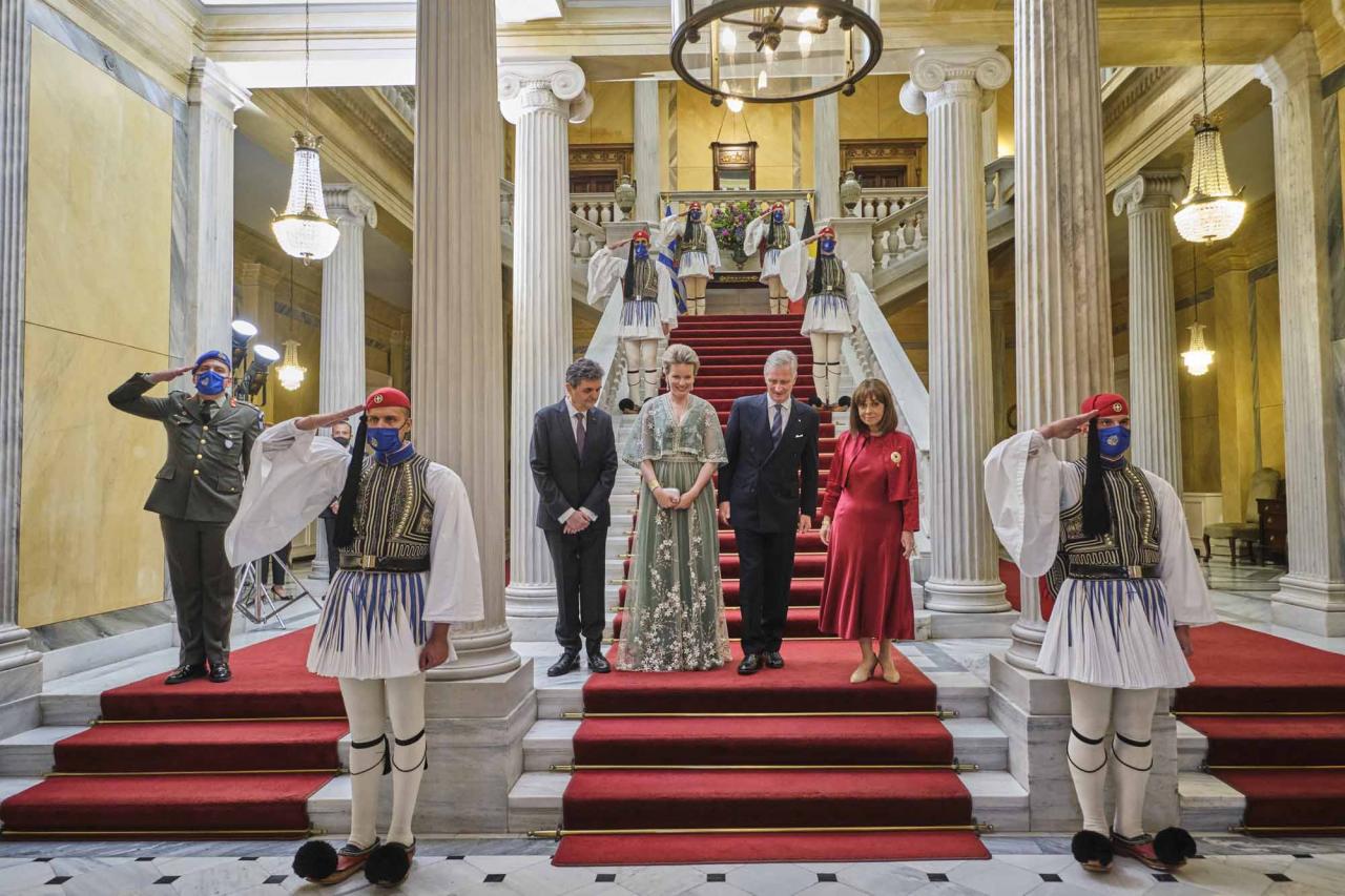 Pavolos Kotsonis, partner of HE President Sakellaropoulou, Queen Mathilde of Belgium, King Philippe - Filip of Belgium and President of Greece Katerina Sakellaropoulou pose for the photographer at the start of a state dinner with president Sakellaropoulou on the first day of a three days state visit of the Belgian royal couple to Greece, Monday 02 May 2022, in Athens.BELGA PHOTO POOL OLIVIER POLET