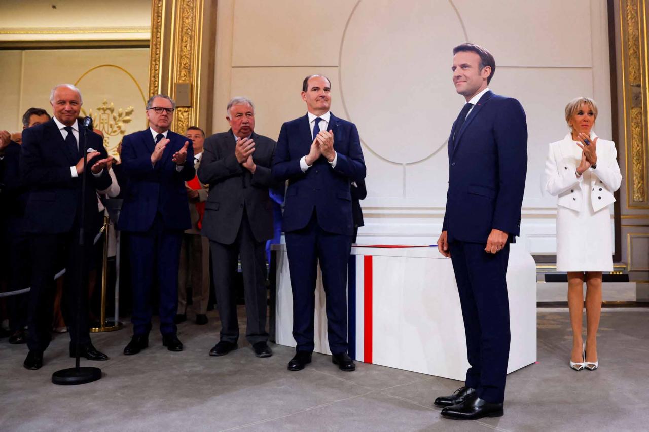 French President Emmanuel Macron is applauded as he is sworn-in for a second term as president of the Republique after his re-election on April 14, during a ceremony at the Elysee Palace in Paris on May 7, 2022. (Photo by GONZALO FUENTES / POOL / AFP)