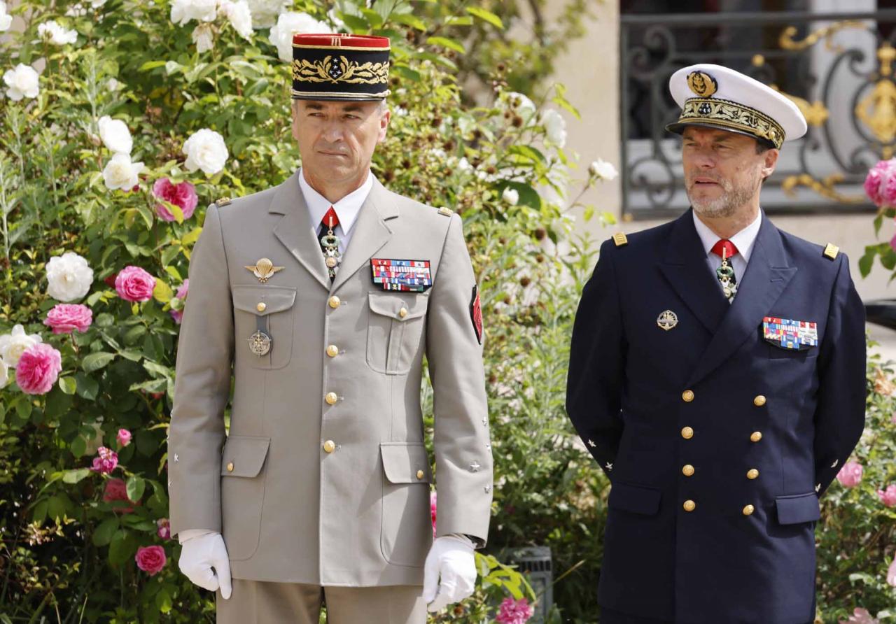 French Army chief of staff General Thierry Burkhard (L) and French admiral Jean-Philippe Rolland (R) chief of the particular staff of French president arrive at the Elysee presidential palace in Paris on May 7, 2022, to attend the investiture ceremony of Emmanuel Macron as French President, following his re-election last April 24. (Photo by Ludovic MARIN / AFP)