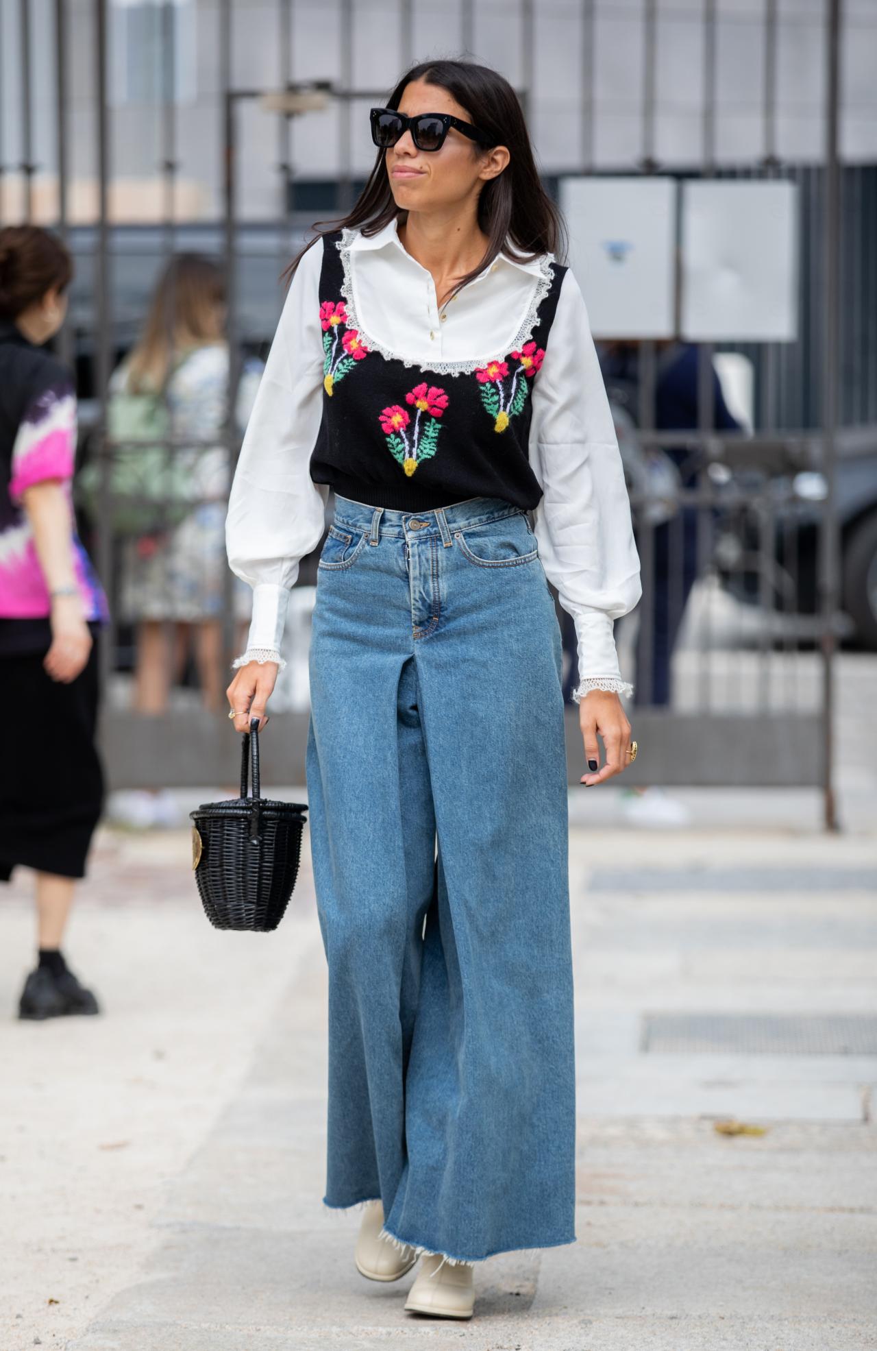 MILAN, ITALY - SEPTEMBER 25: A guest outside MSGM fashion show during the Milan Fashion Week - Spring / Summer 2022 on September 25, 2021 in Milan, Italy. (Photo by Valentina Frugiuele/Getty Images)