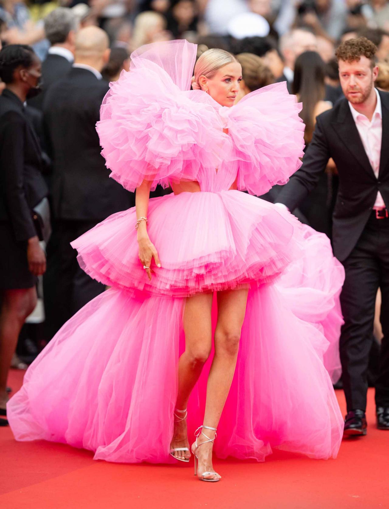 CANNES, FRANCE - MAY 18: Leonie Hanne attends the screening of "Top Gun: Maverick" during the 75th annual Cannes film festival at Palais des Festivals on May 18, 2022 in Cannes, France. (Photo by Samir Hussein/WireImage)