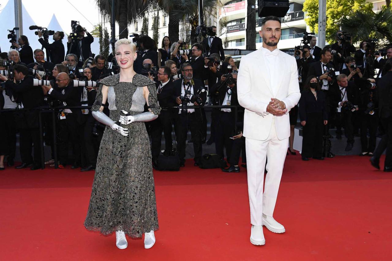 The 75th Cannes Film Festival - Opening ceremony and screening of the film "Coupez" (Final Cut) Out of competition - Red Carpet arrivals - Cannes, France, May 17, 2022. Bebe Vio and Baptiste Giabiconi pose. REUTERS/Piroschka Van De Wouw