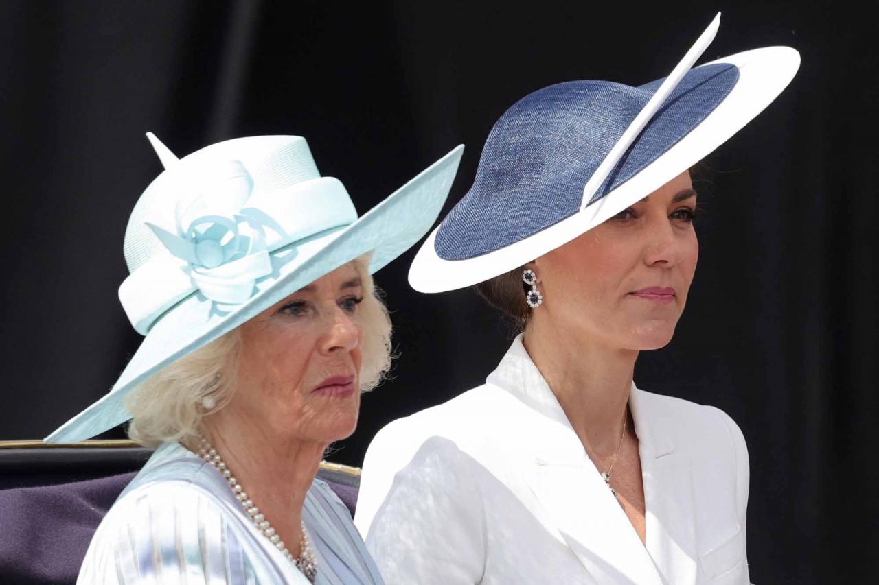 Britain's Camilla, Duchess of Cornwall (L) and Britain's Catherine, Duchess of Cambridge, travel in a horse-drawn carriage during the Queen's Birthday Parade, the Trooping the Colour, as part of Queen Elizabeth II's platinum jubilee celebrations, in London on June 2, 2022. - Huge crowds converged on central London in bright sunshine on Thursday for the start of four days of public events to mark Queen Elizabeth II's historic Platinum Jubilee, in what could be the last major public event of her long reign. (Photo by CHRIS JACKSON / POOL / AFP)