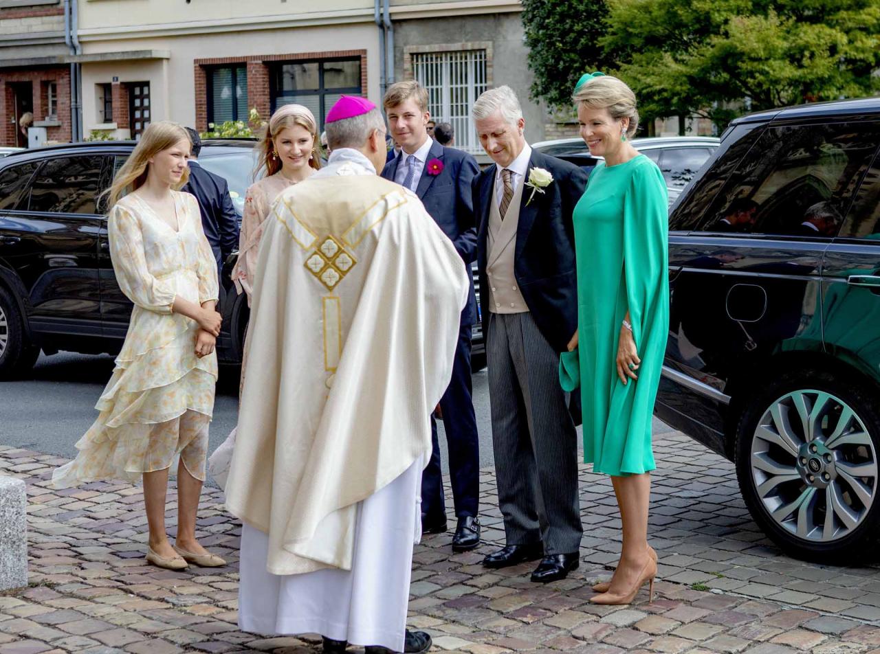 King Filip, Queen Mathilde, Crown Princess Elisabeth, Prince Emmanuel and Princess Eleonore of Belgium arrive at the Eglise Saint-Michel in Pont-l Eveque, on September 03, 2022, to attend the wedding of Count Charles Henri d'Udekem d'Acoz and Caroline Philippe Photo: Albert Nieboer / Netherlands OUT / Point de Vue OUT