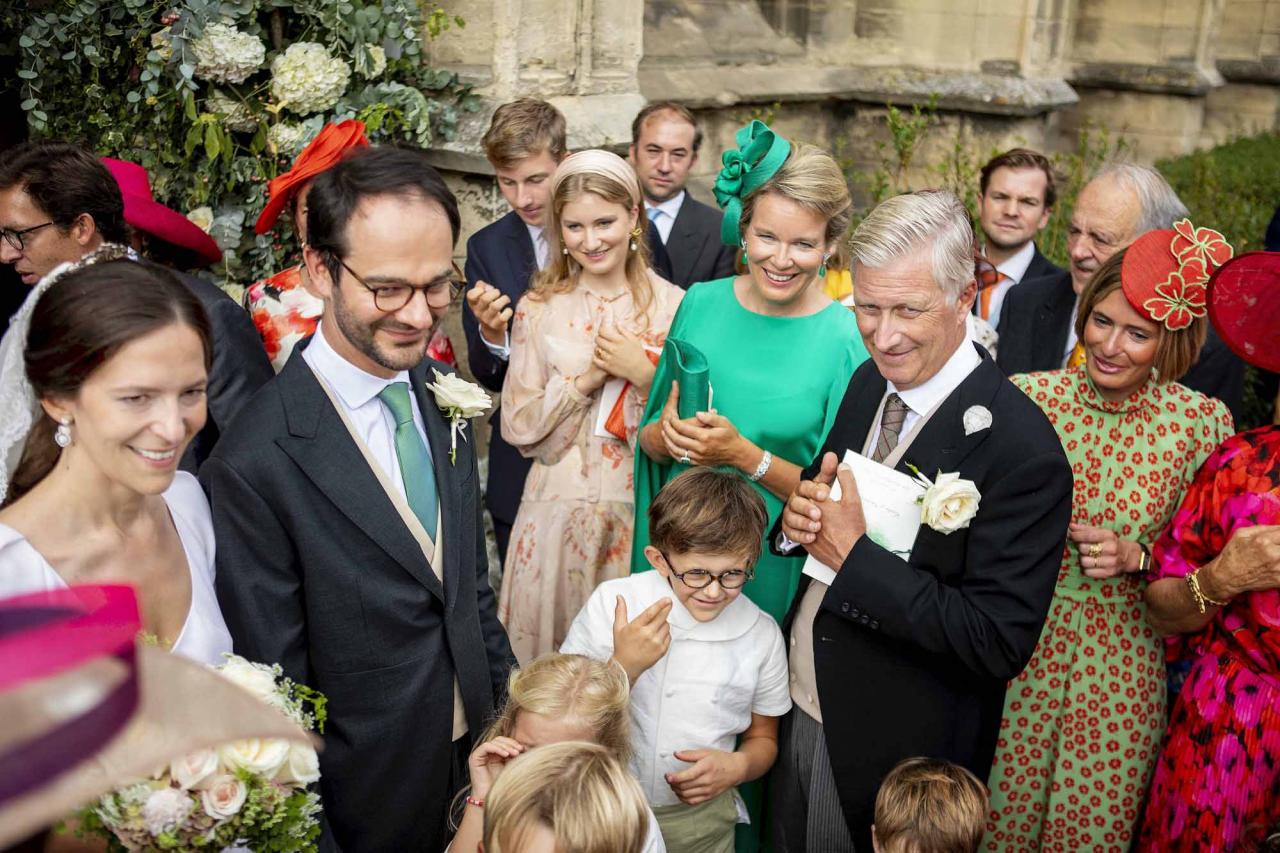Count Charles Henri d'Udekem d'Acoz and Countess Caroline Philippe leave at the Eglise Saint-Michel in Pont-l Eveque, on September 03, 2022, after their wedding, welcomed by King Filip, Queen Mathilde, Crown Princess Elisabeth, Prince Emmanuel and Princess Eleonore of Belgium and Countess Anne Marie d'Udekem d'Acoz Photo: Albert Nieboer / Netherlands OUT / Point de Vue OUT
