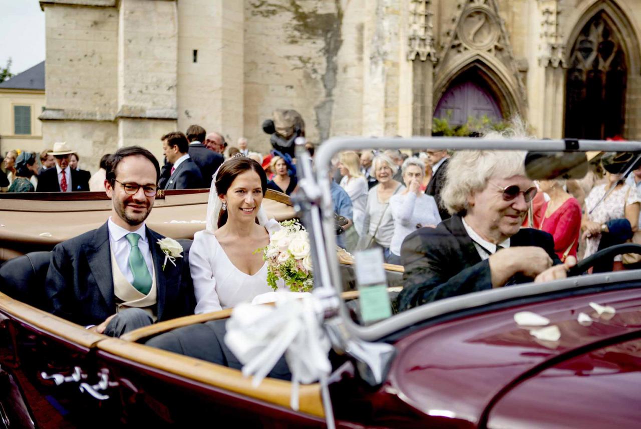 Count Charles Henri d'Udekem d'Acoz and Countess Caroline Philippe leave at the Eglise Saint-Michel in Pont-l Eveque, on September 03, 2022, after their wedding Photo: Albert Nieboer / Netherlands OUT / Point de Vue OUT
