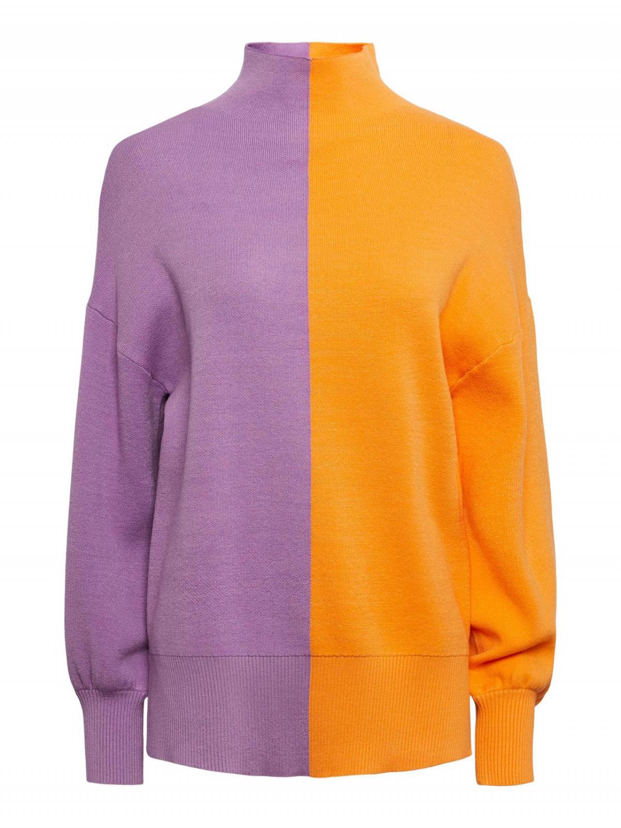 Tweekleurige trui van Y.A.S. (58 euro).
