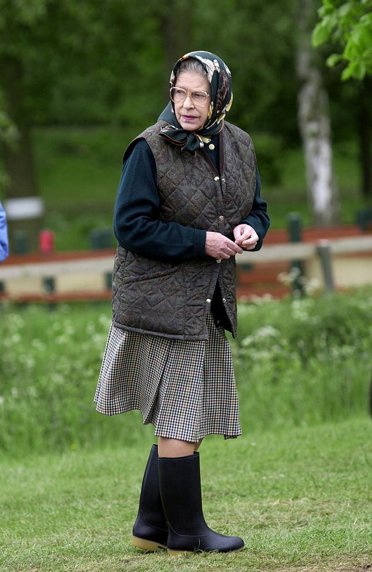 UNITED KINGDOM - MAY 18:  Queen Elizabeth Ll, Dressed Casually In A Wool Skirt, Body Warmer And Wellington Boots, As She Walks Through The Grounds Of Windsor Great Park During The Royal Windsor Horse Show.  (Photo by Tim Graham Picture Library/Getty Images)