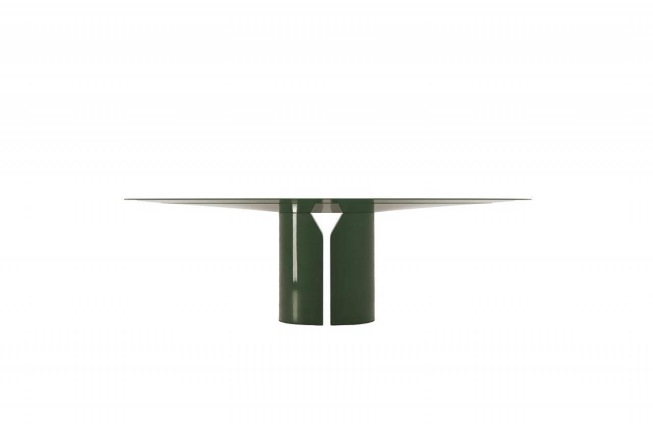 Table NVL finition English green ultrabrillant, Jean Nouvel pour MDF Italia, dès 5 620 euros, mdfitalia.com