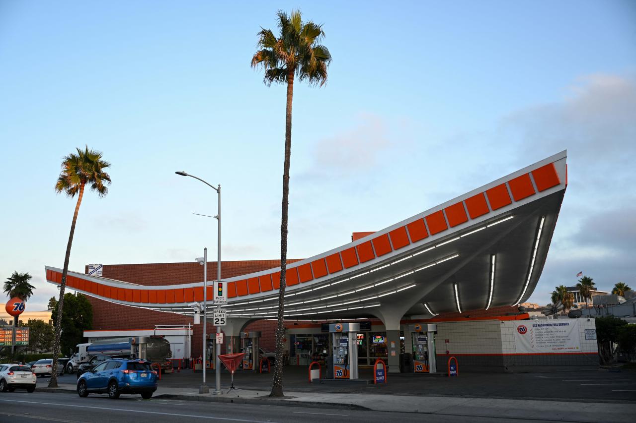 This photograph taken on August 26, 2022 at the corner of Crescent Drive and Little Santa Monica Boulevard, in Beverly Hills, California, USA, shows the Union 76 Googie-style petrol station, originally designed by architect Gin Wong of Pereira and Associates to complement the Theme Building as part of Los Angeles International Airport (LAX). - A vintage pump in the Vietnamese hills; a Madrid petrol station topped with a giant sombrero; a multi-coloured futuristic fuel outlet in Dubai  whatever its form the humble filling stop, emblem of our modern societies, would appear to be running out of road. (Photo by Patrick T. FALLON / AFP)