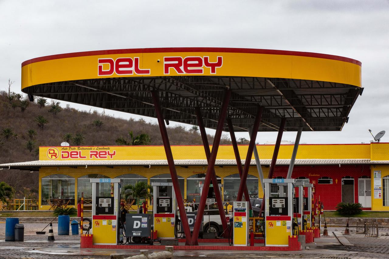 This photograph taken on August 31, 2022 in Lencois, Bahia state, Brazil, shows a Del Rey petrol station. - A vintage pump in the Vietnamese hills; a Madrid petrol station topped with a giant sombrero; a multi-coloured futuristic fuel outlet in Dubai  whatever its form the humble filling stop, emblem of our modern societies, would appear to be running out of road. (Photo by Rafael Martins / AFP)