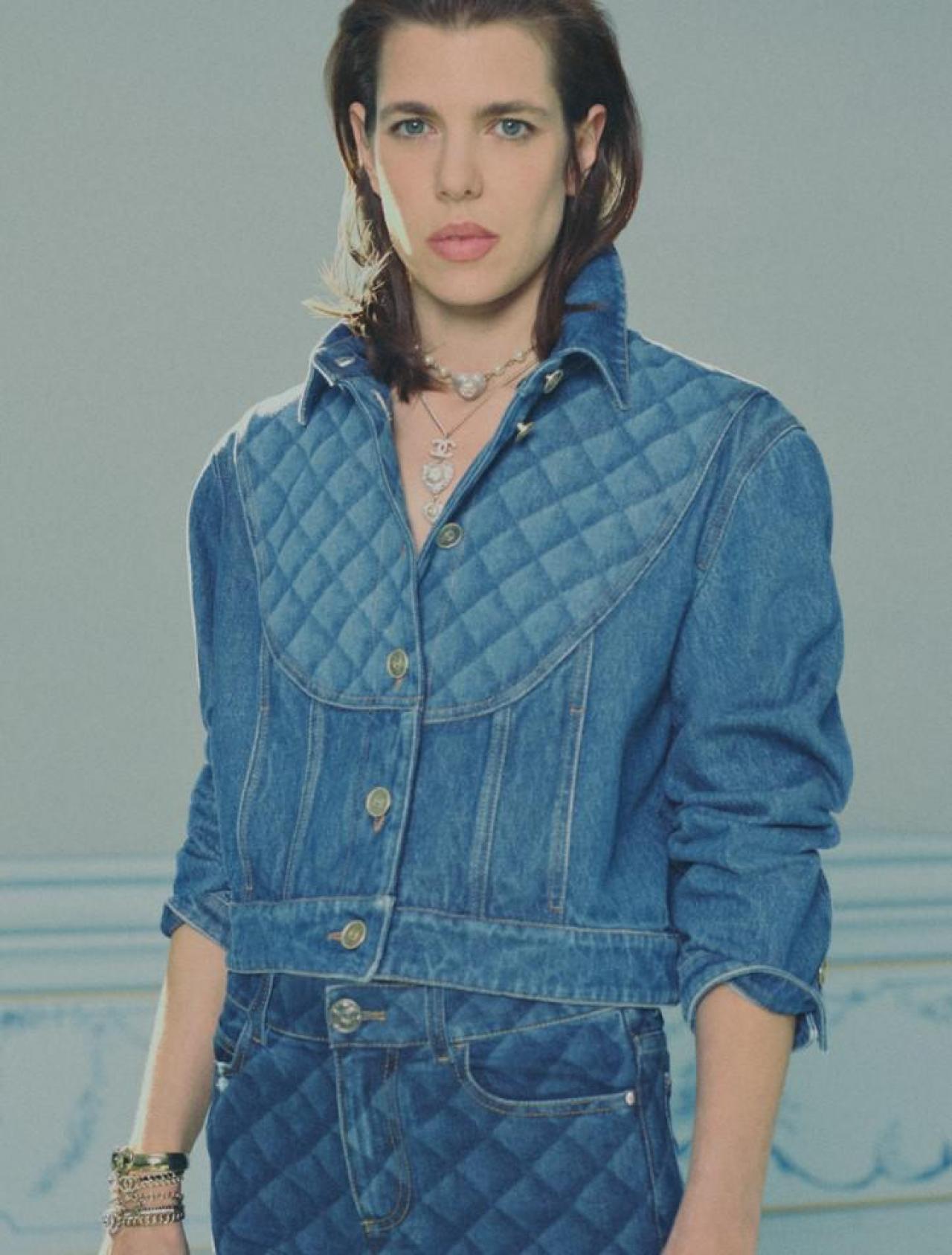 Charlotte Casiraghi in jeansoutfit van Chanel (prijs niet meegedeeld).