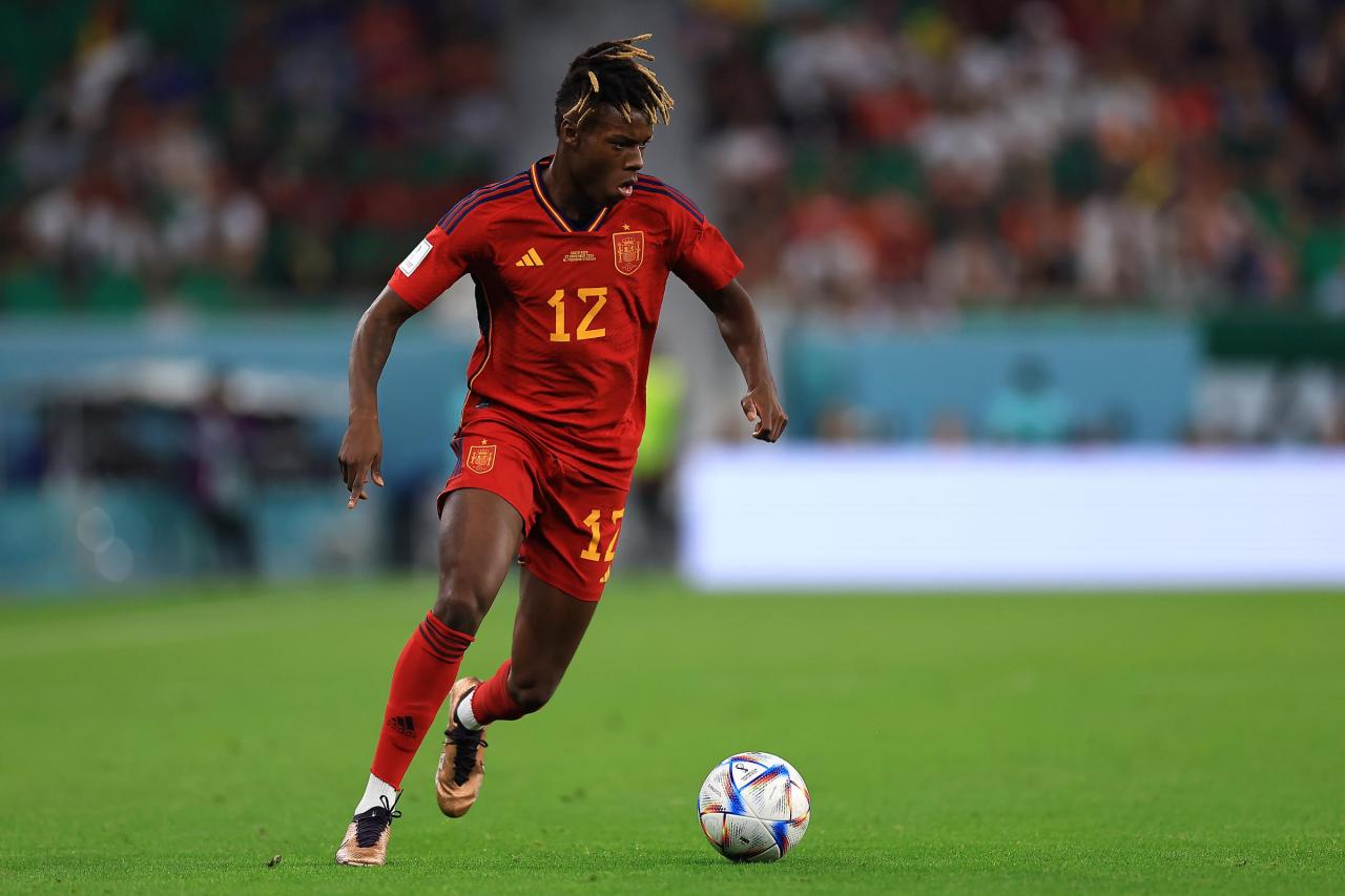 Misschien niet meteen de naam die je hier zou verwachten, maar Nico Williams lijkt op zijn 20ste zijn grote doorbraak te forceren. De Bask van Athletic Bilbao – zijn broer Iñaki speelt trouwens voor Ghana – is de volgende fluxe en snelle winger bij La Roja, maar koppelt die kwaliteiten ook aan efficiëntie met al drie goals en vier assists dit seizoen in de Spaanse eerste klasse. En dat trekt hij ook door bij Spanje, want in zijn vier interlands scoorde hij al één keer en gaf een beslissende pass tegen Portugal in de Nations League.