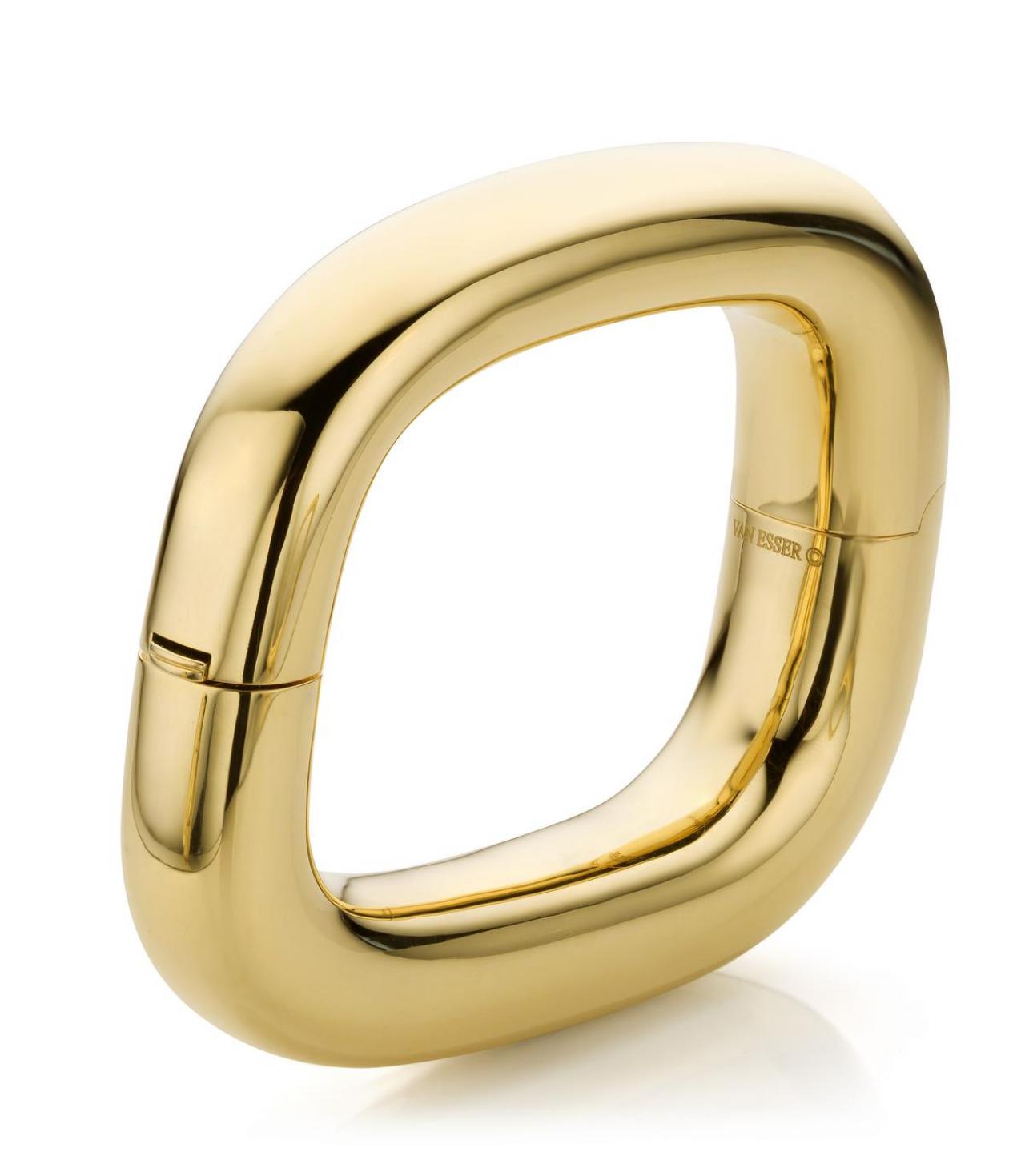 Armband in 18 karaat goud die door zijn eenvoud alle trends overleeft. Creatie van Van Esser (prijs op aanvraag).