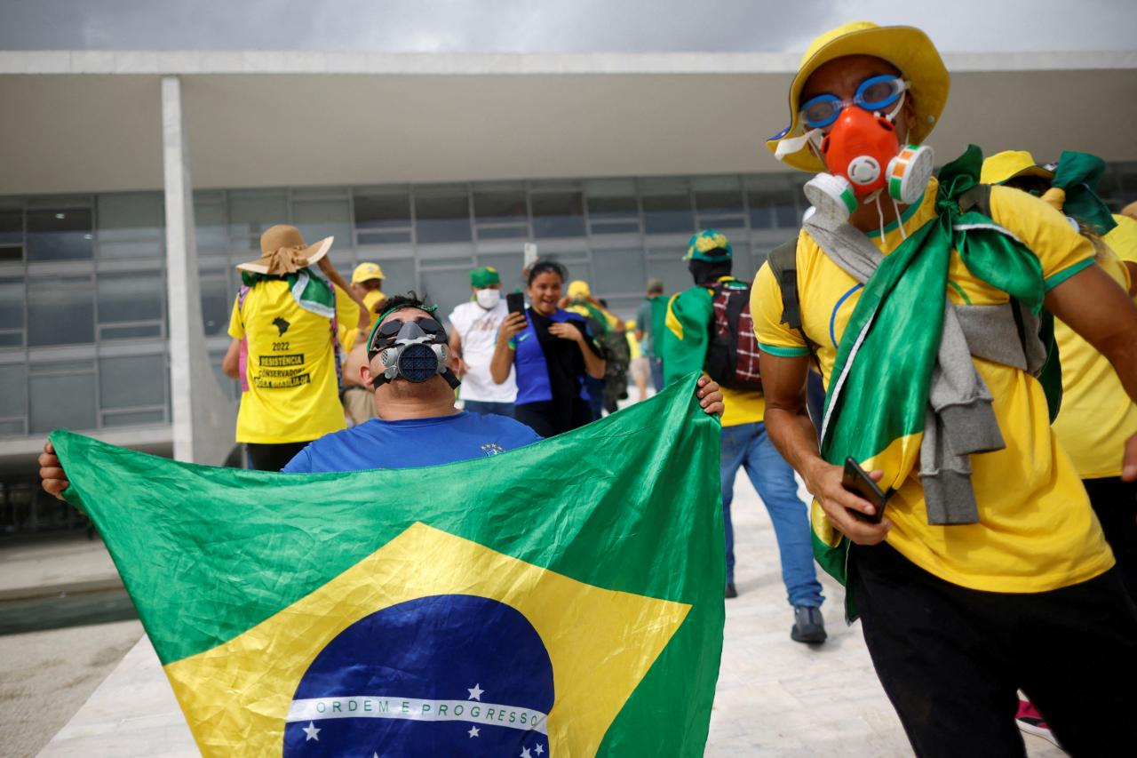 Aanhangers van de Braziliaanse ex-president Jair Bolsonaro nemen deel aan een demonstratie tegen Lula