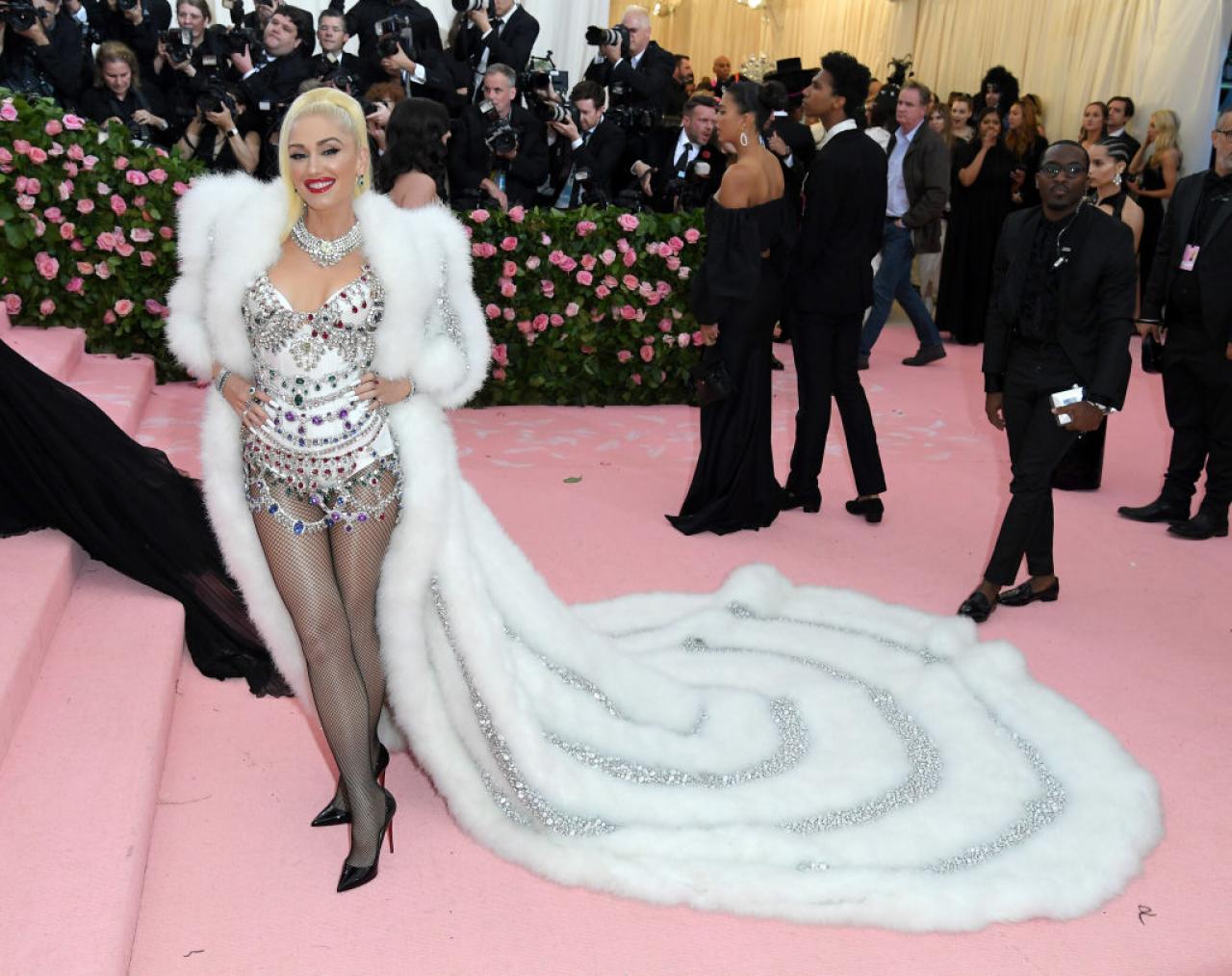 Gwen Stefani op het Met Gala in 2019 in een Moschino look