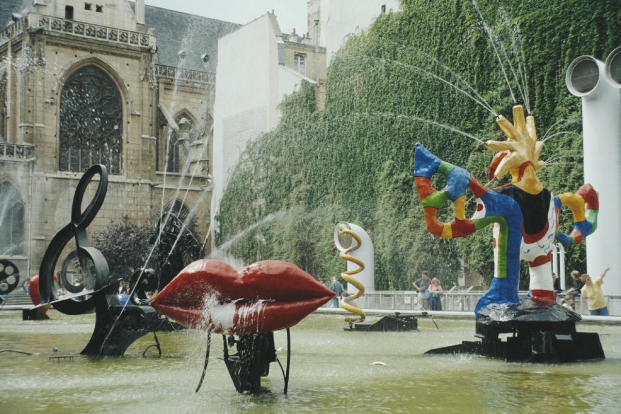 Stravinsky Fountain, next to the Centre Pompidou, Beaubourg area of the 4th arrondissement of Paris, France, July 1992. (Photo by Barbara Alper/Getty Images)