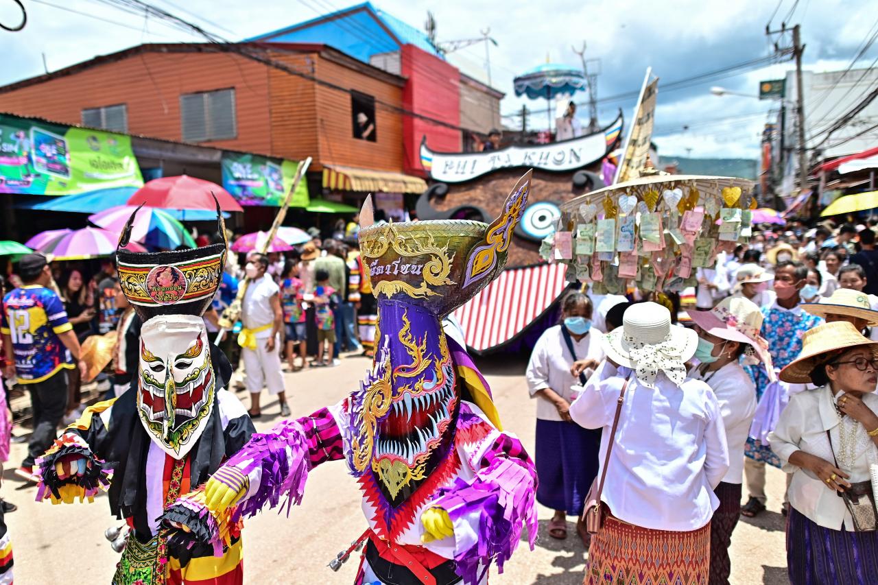 Participants wearing ghost masks and colorful costumes take part in parade during the annual Phi Ta Khon carnival or ghost festival in Dan Sai district in northeastern Thailands Loei Province on June 24, 2023. (Photo by MANAN VATSYAYANA / AFP)