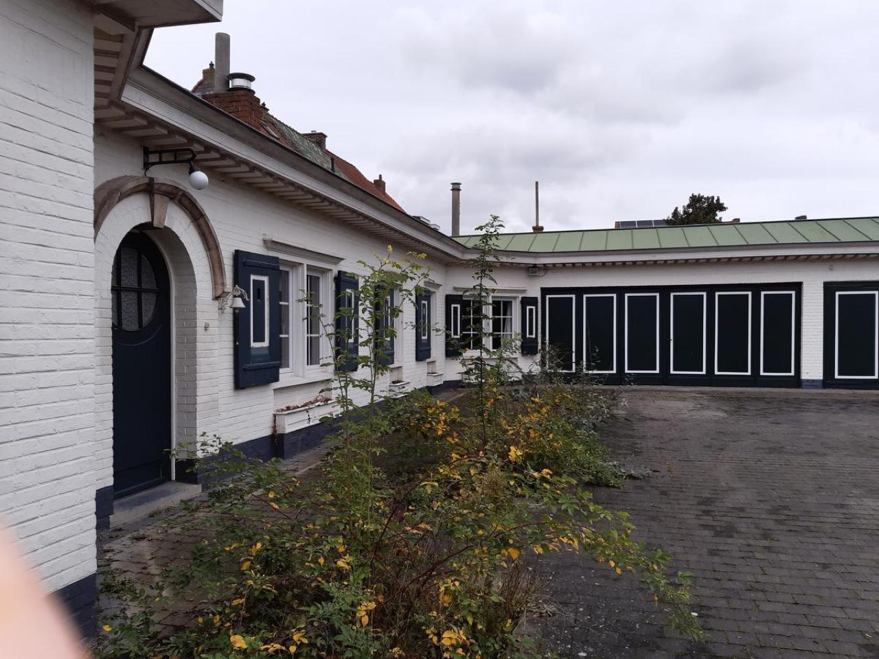 De oorspronkelijke bungalow oogde eerder donker.