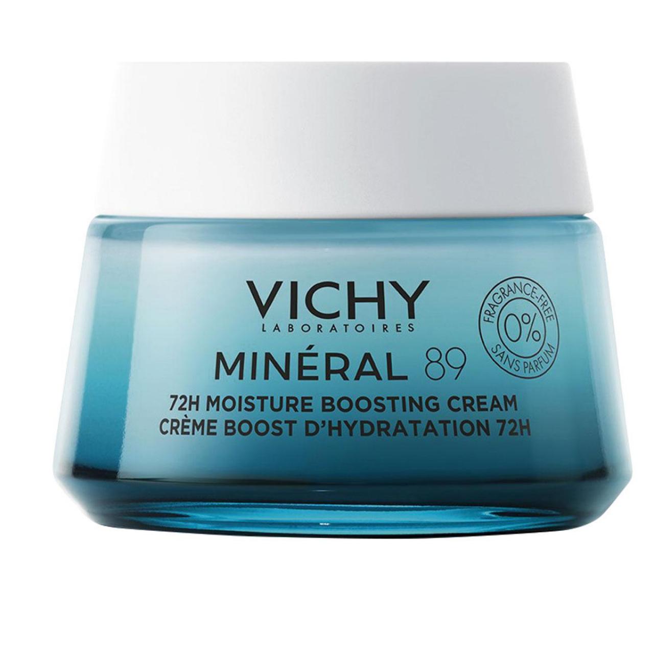 Crème Minéral 89, Vichy. Squalane et vitamines ont été ajoutés à la version «crème» de ce booster d’hydratation à la formule minimaliste. L’allié parfait des grands froids. 24,95 euros les 50 ml