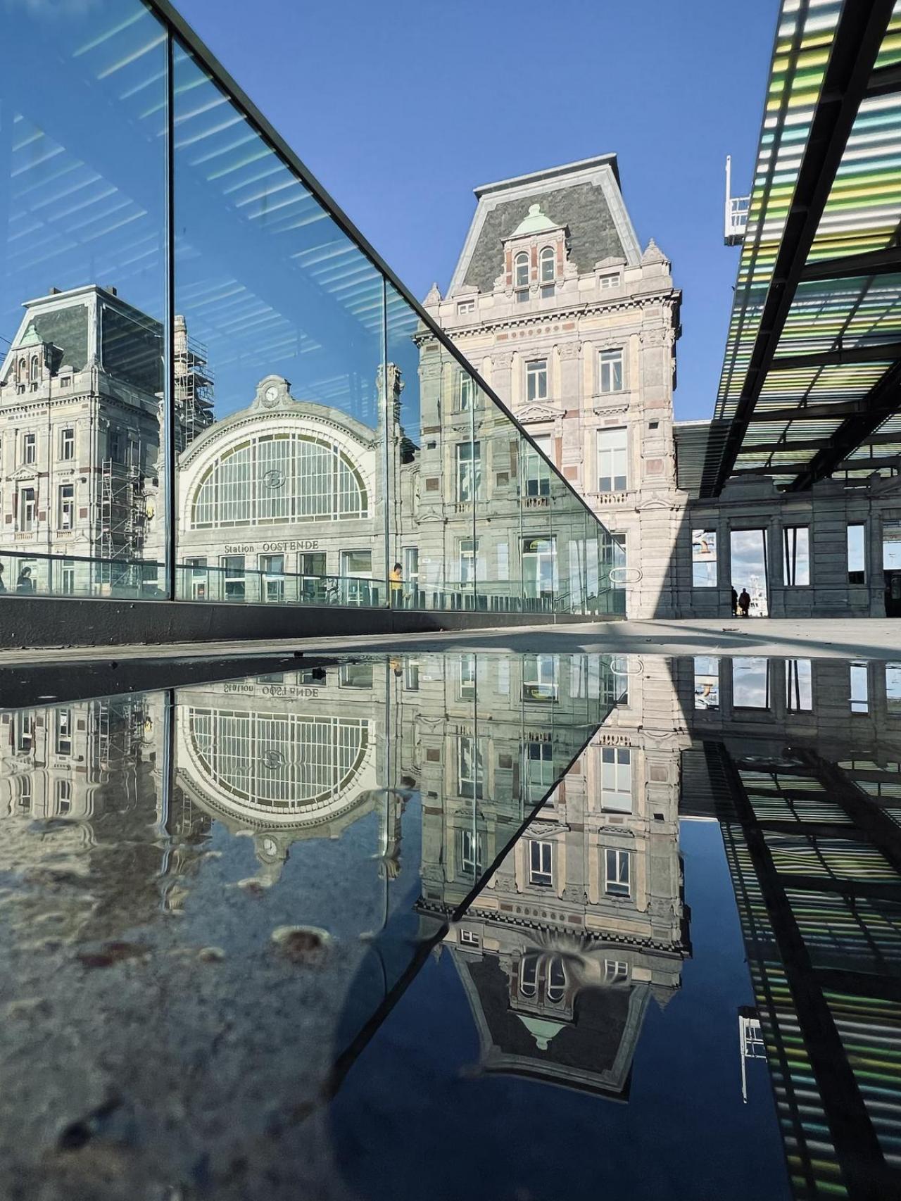 Terminus, gefotografeerd op 23 september. “Ons station doet me altijd met heimwee terugdenken aan maalboten en jetfoils. Reflecties over maritieme hoogdagen”, licht Katia toe.