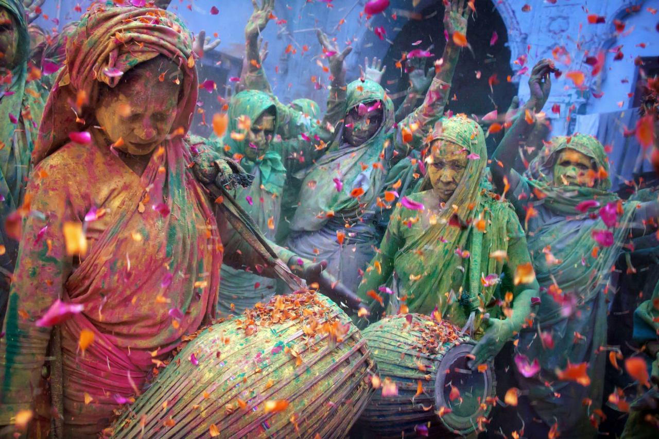 Les veuves de Vrindavan célébrent la Holi