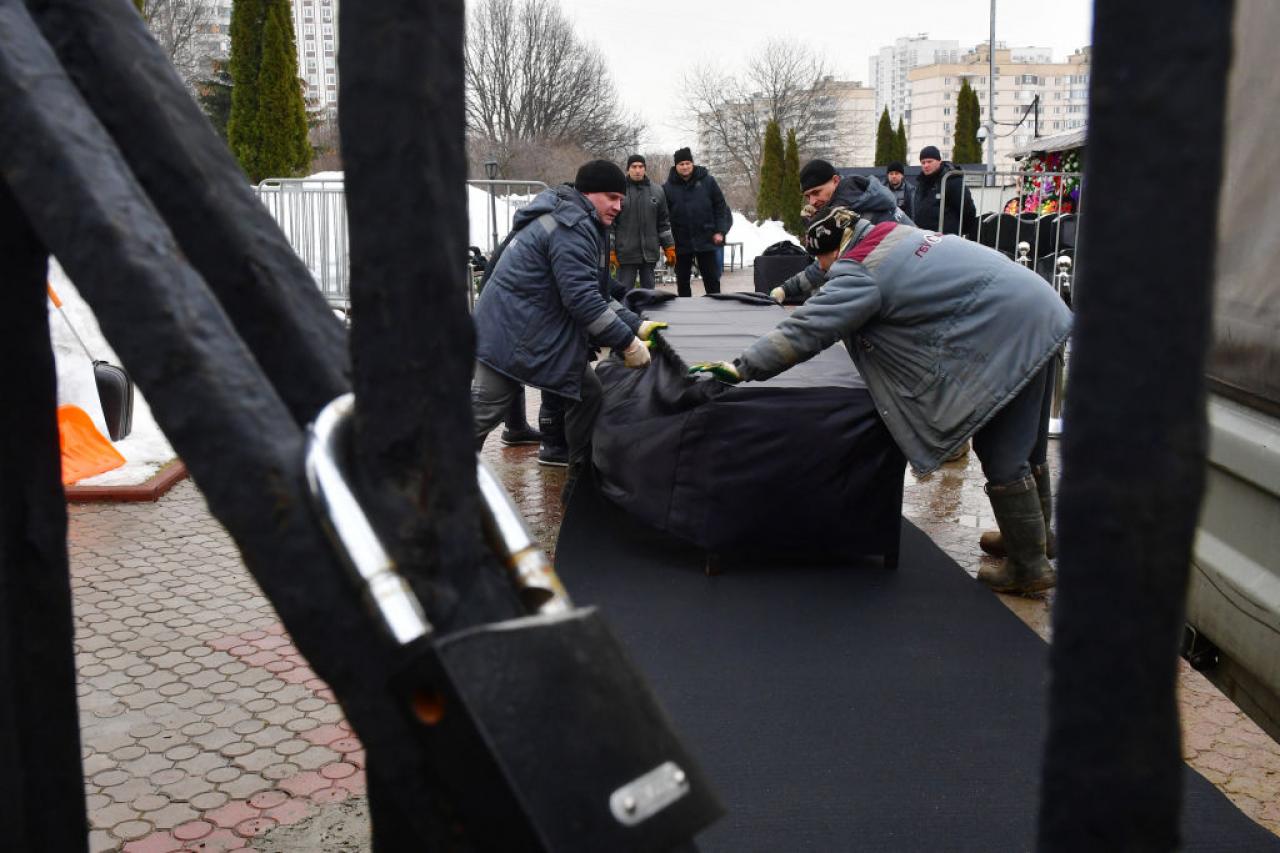 Cemetery workers prepare a coffin trolley at the Borisovo cemetery ahead of the burial of late Russian opposition leader Alexei Navalny in Moscow's district of Maryino on March 1, 2024. (Photo by Olga MALTSEVA / AFP) (Photo by OLGA MALTSEVA/AFP via Getty Images)