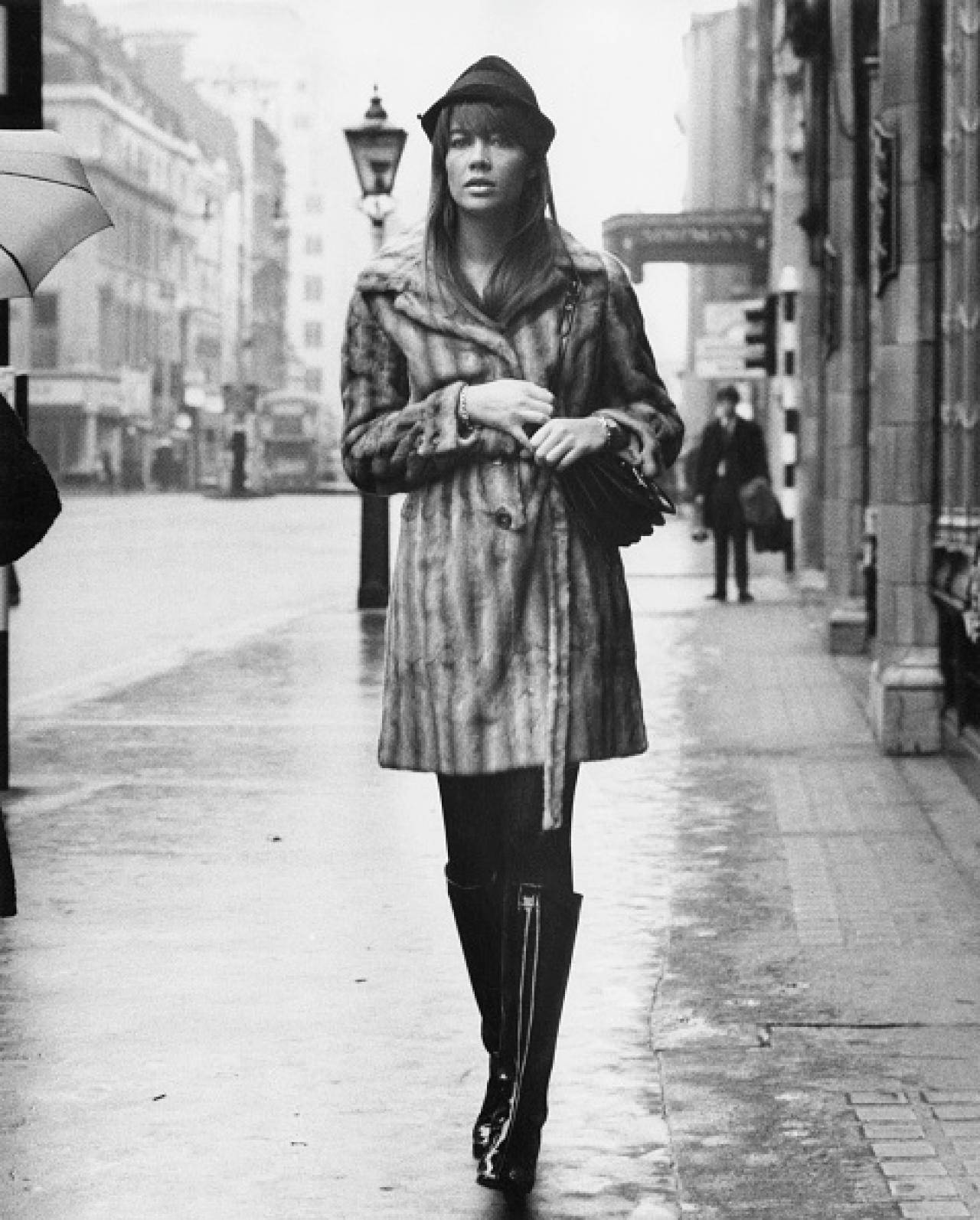 Françoise Hardy dans les rues de Londres en 1966