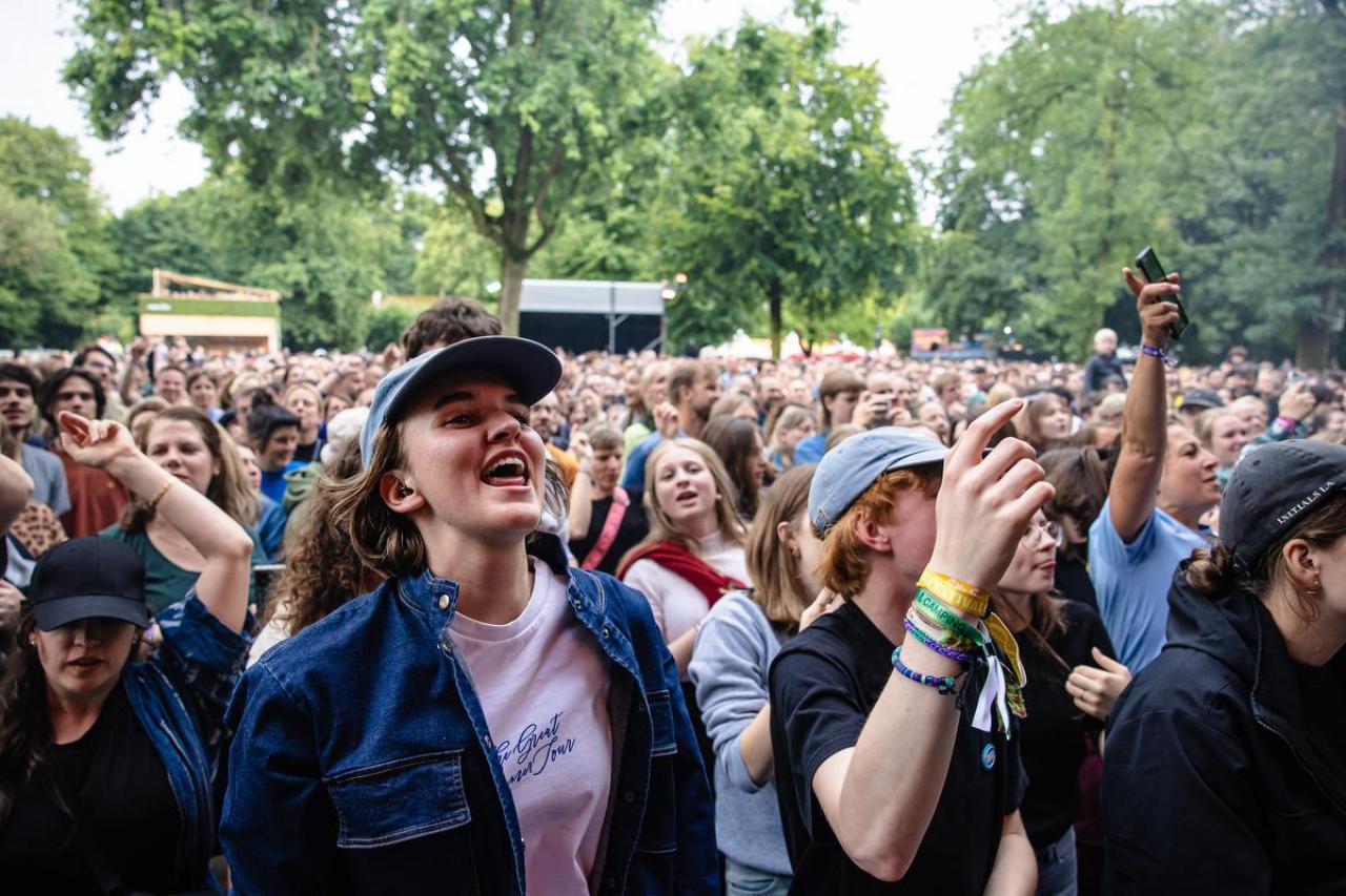 De compact Disc Dummies kreeg het publiek meteen mee. (foto Davy Coghe)