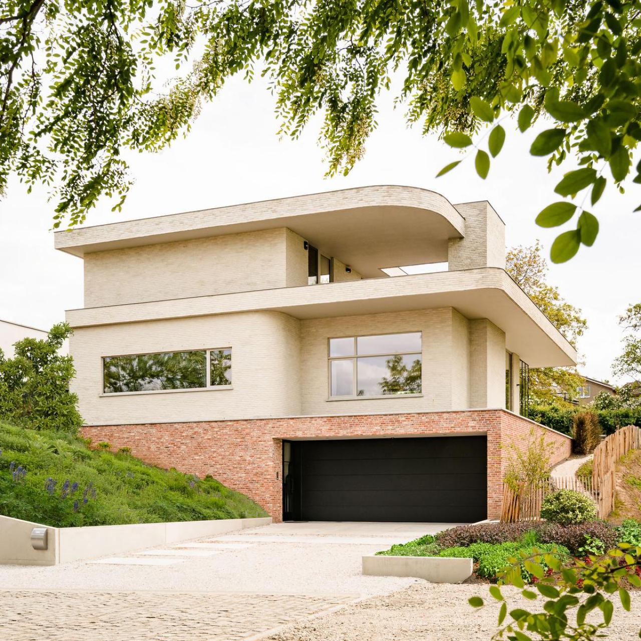 De woning straalt karakter en warmte uit.