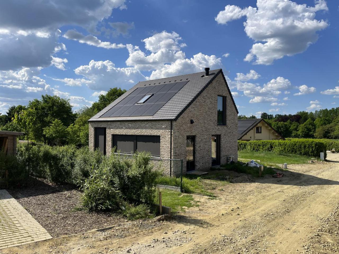 De zonnepanelen werden in het dak verwerkt.