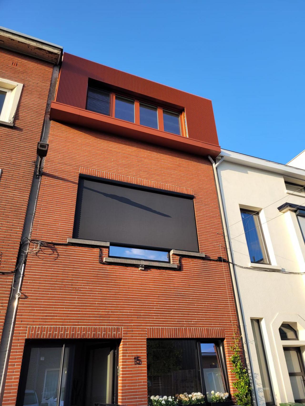 Na een eerste grondige renovatie, kwam er enkel jaren later nog een opbouw bij.