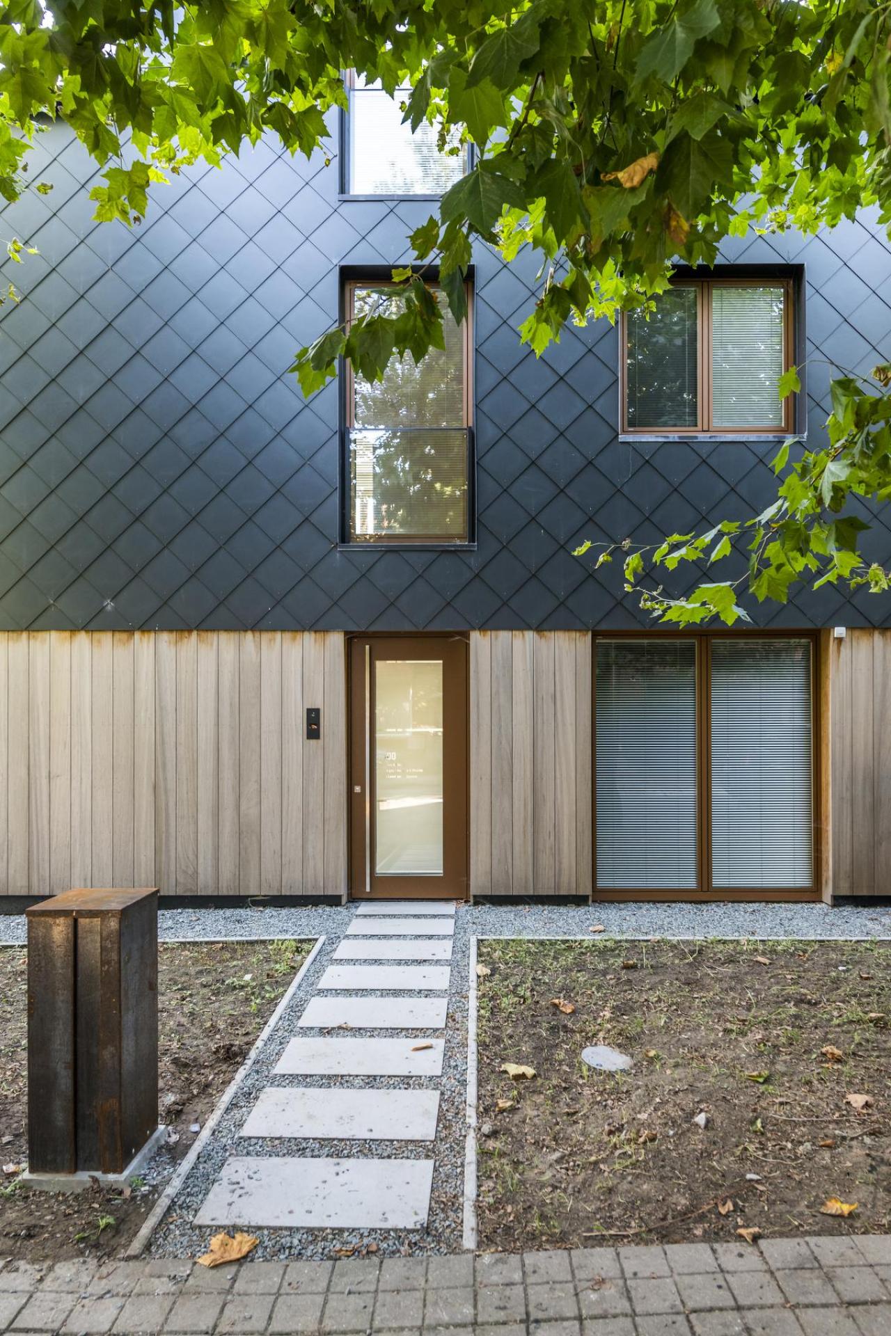 Een oude woning maakte plaats voor een toekomstgerichte woning.