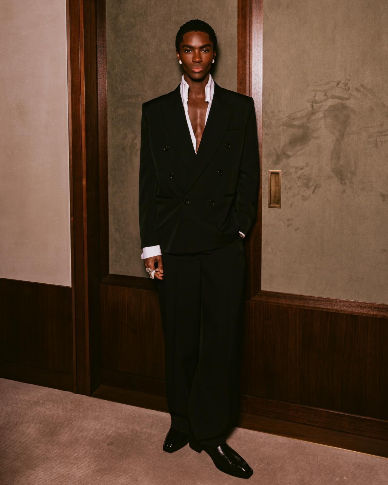 On 1 December, Amelia Gray, Anitta, Emily Ratajkowski and Yasmin Wijnaldum unveiled a glimpse of the upcoming Stella McCartney H&M collection at the Fashion Awards in London.



Alton Mason dressed in Stella McCartney H&M.