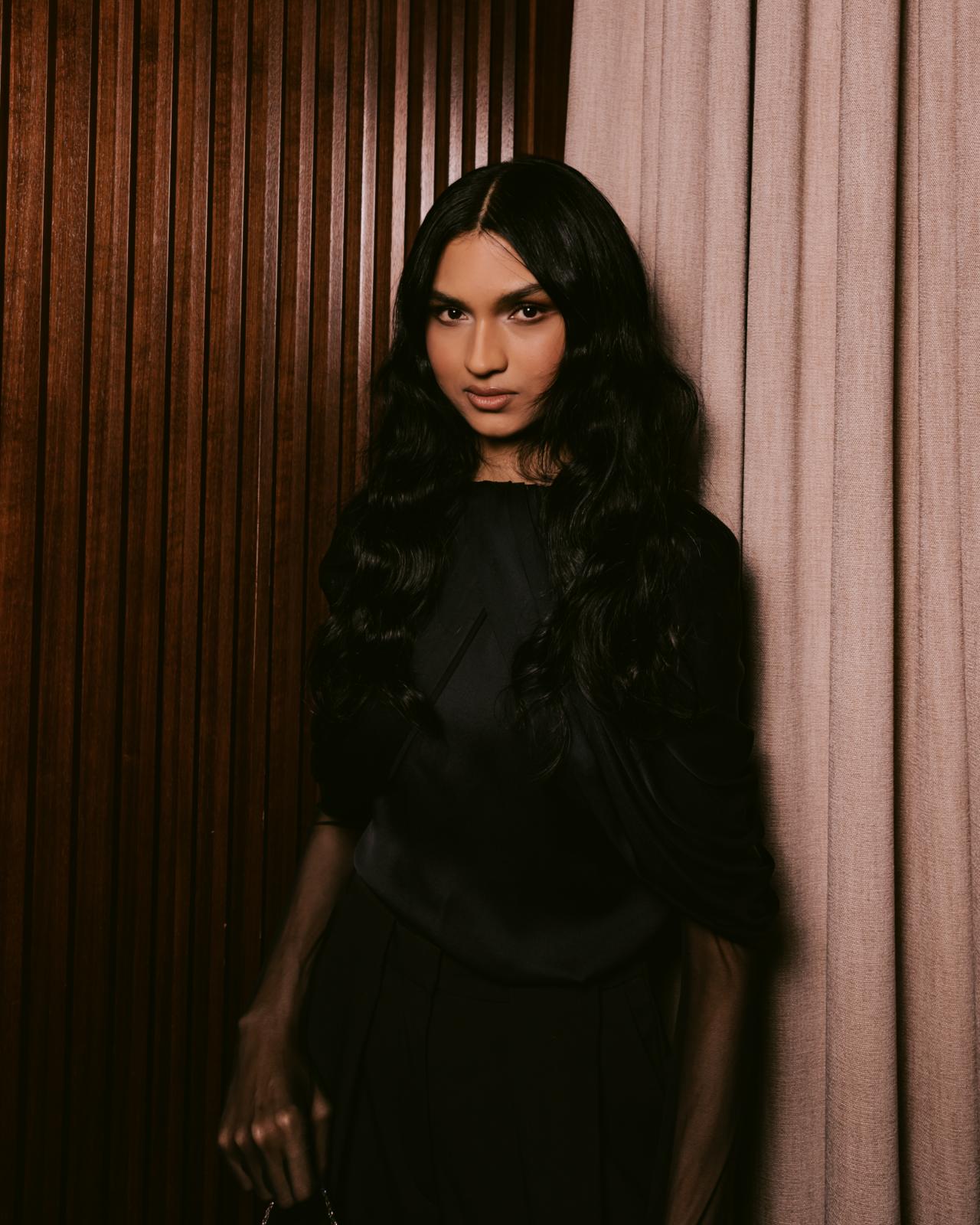 On 1 December, Amelia Gray, Anitta, Emily Ratajkowski and Yasmin Wijnaldum unveiled a glimpse of the upcoming Stella McCartney H&M collection at the Fashion Awards in London. Kiara Nirghin dressed in Stella McCartney H&M