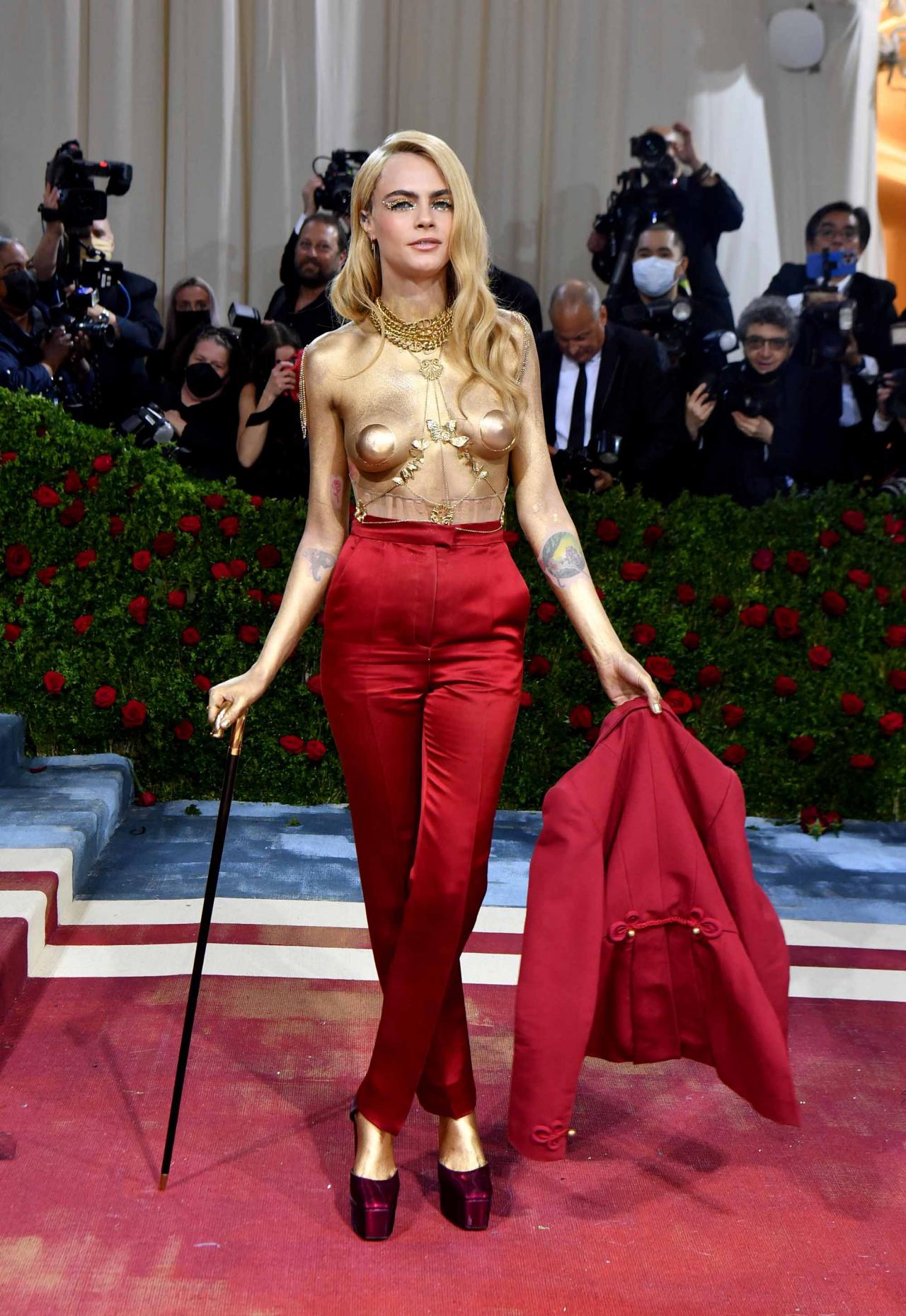 British model Cara Delevingne arrives for the 2022 Met Gala at the Metropolitan Museum of Art on May 2, 2022, in New York. - The Gala raises money for the Metropolitan Museum of Art's Costume Institute. The Gala's 2022 theme is "In America: An Anthology of Fashion". (Photo by ANGELA  WEISS / AFP)