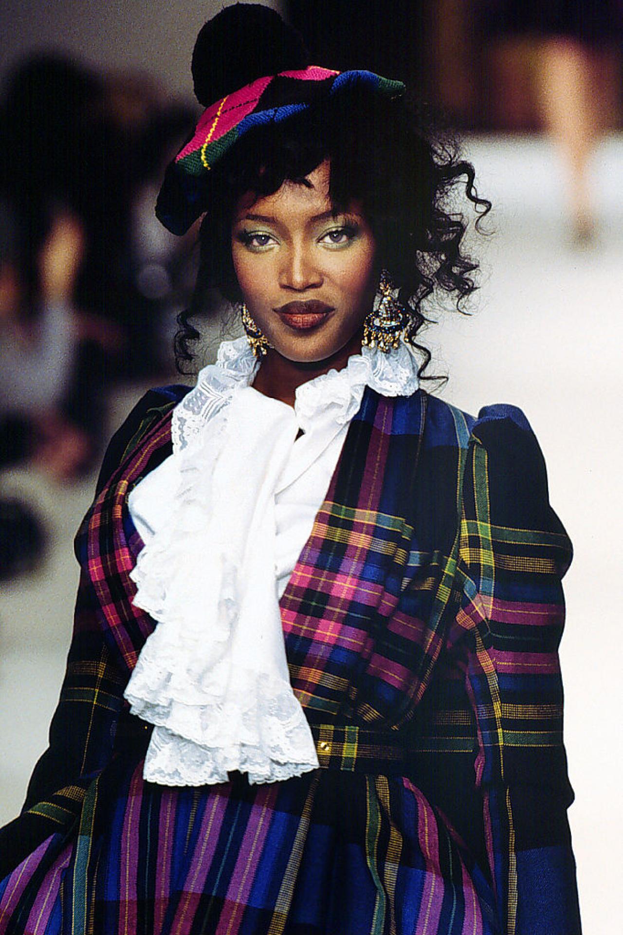 Naomi Campbell voor Vivienne Westwood Ready to Wear Fall/Winter 1995-1996