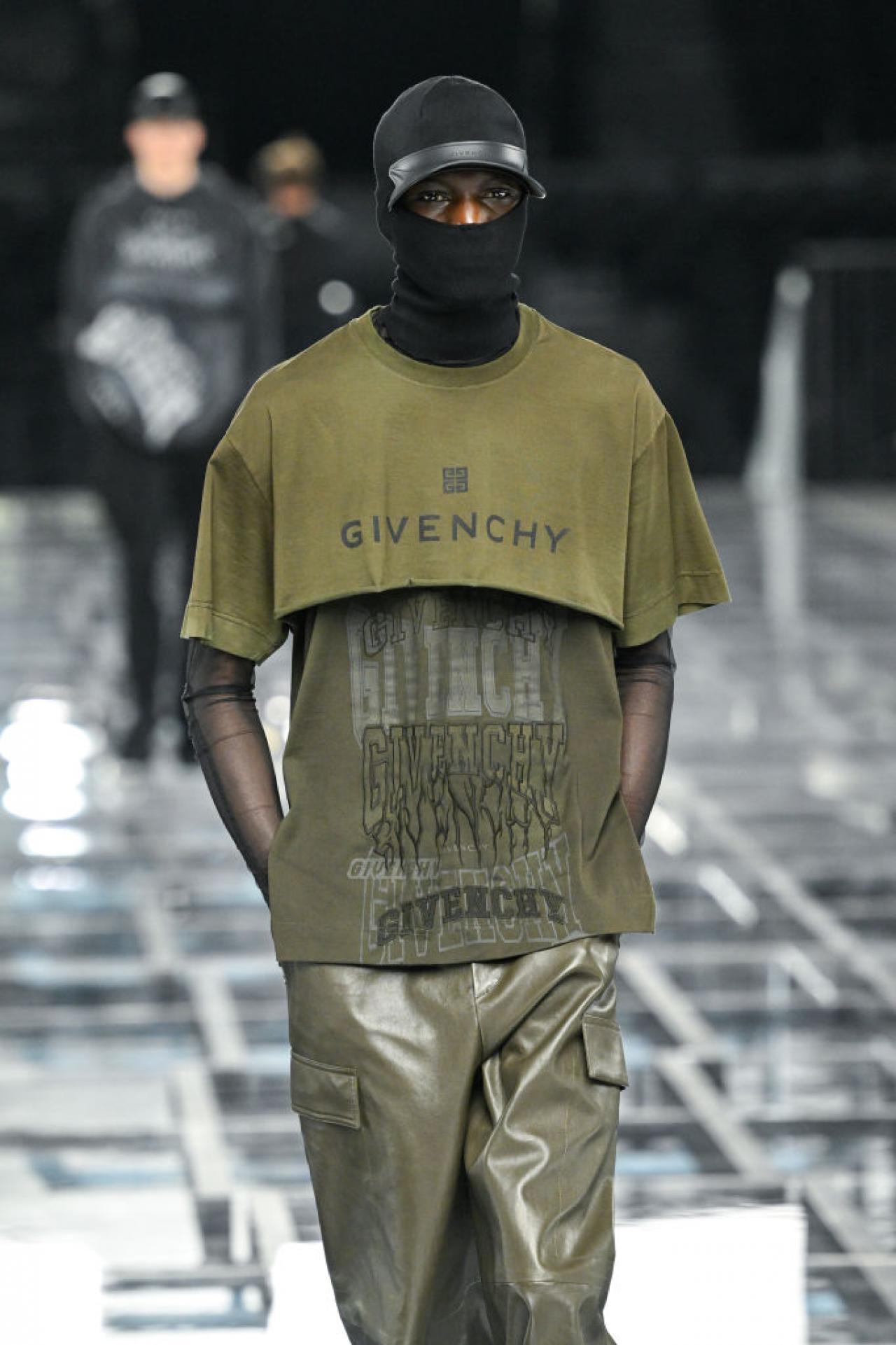 Balaclava's op de catwalk - Givenchy Womenswear Fall/Winter 2022-2023