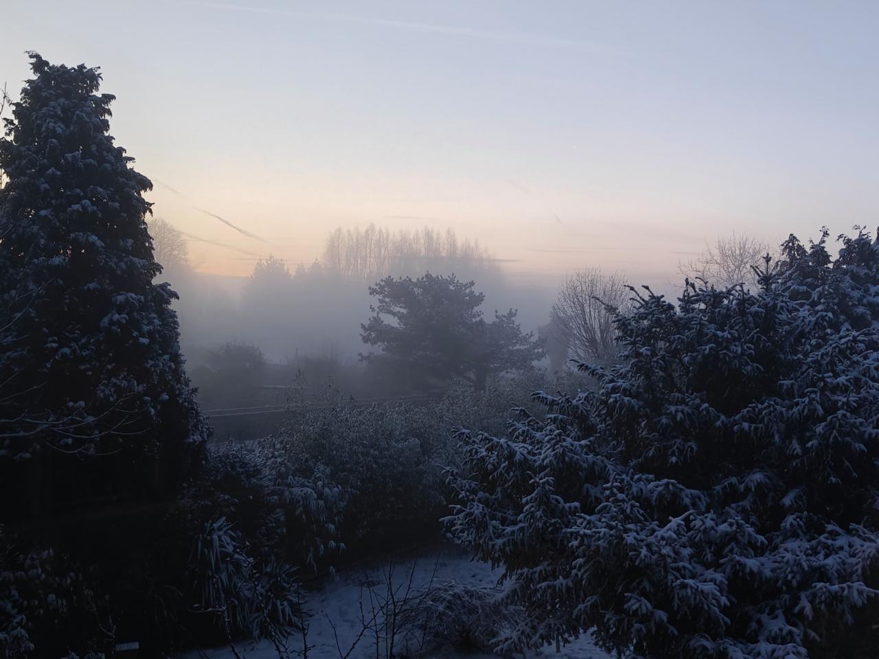 Op dit winters landschap is goed het effect van de HDR-technologie te zien: een donkere voorgrond tegen een lichte achtergrond, terwijl in de bomen toch nog veel details zichtbaar blijven.