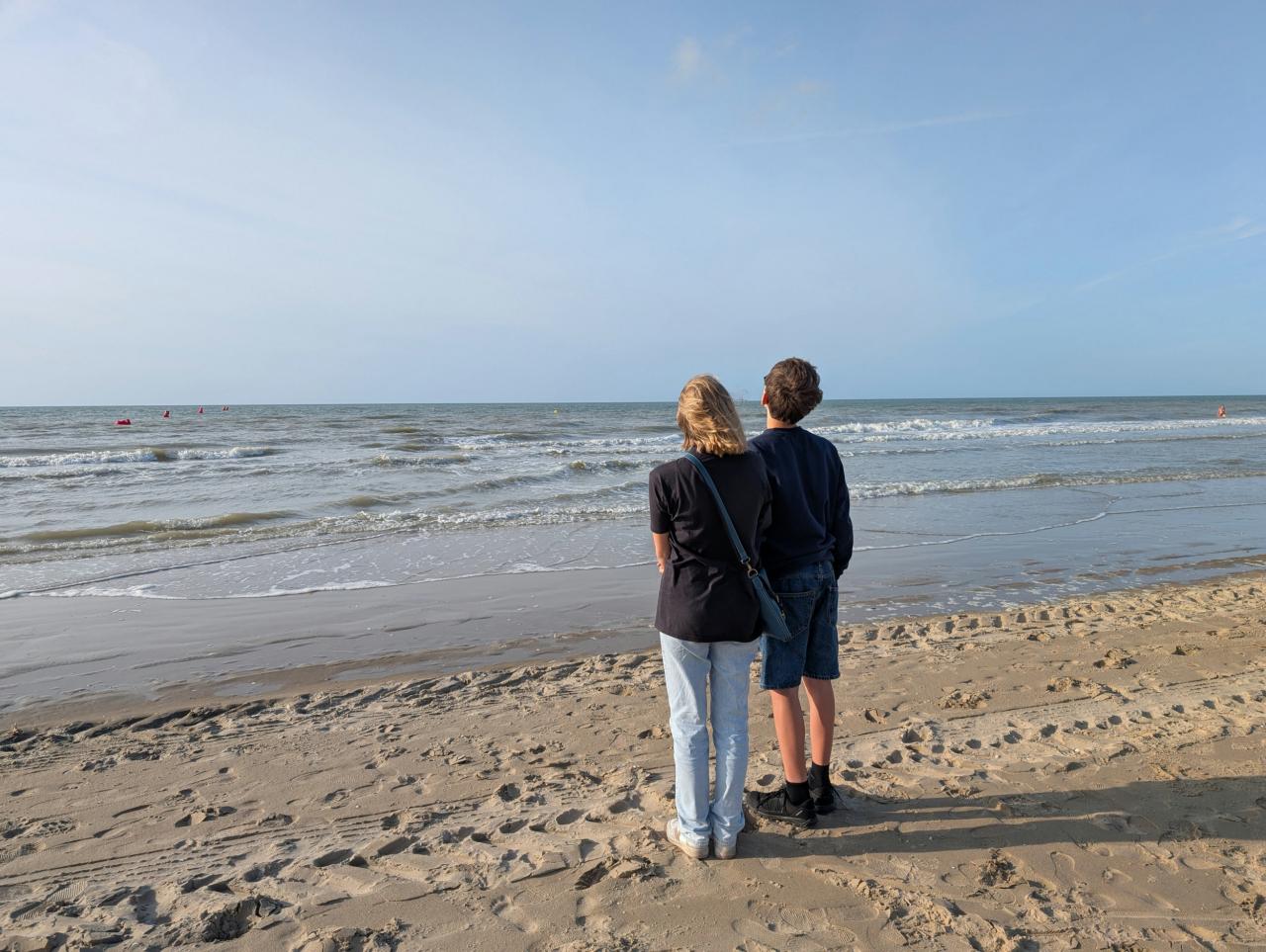 Eén foto + één foto = één foto: een voorbeeld van hoe AI twee foto's op elkaar 'plakt' zodat de fotograaf zichzelf kan toevoegen aan een foto.