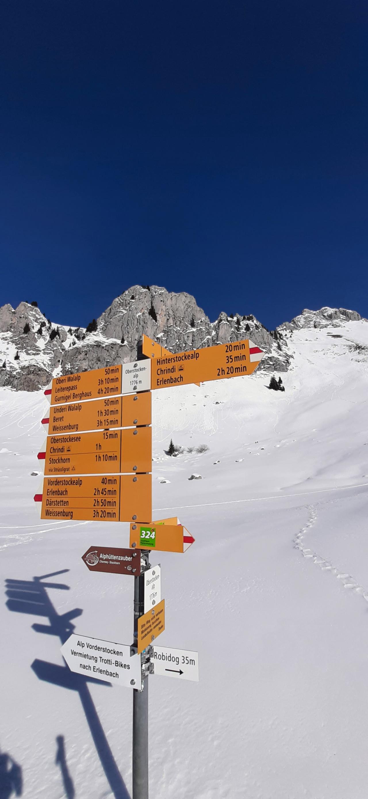 Les panneaux indiquent la durée du trajet, pas sa longueur.