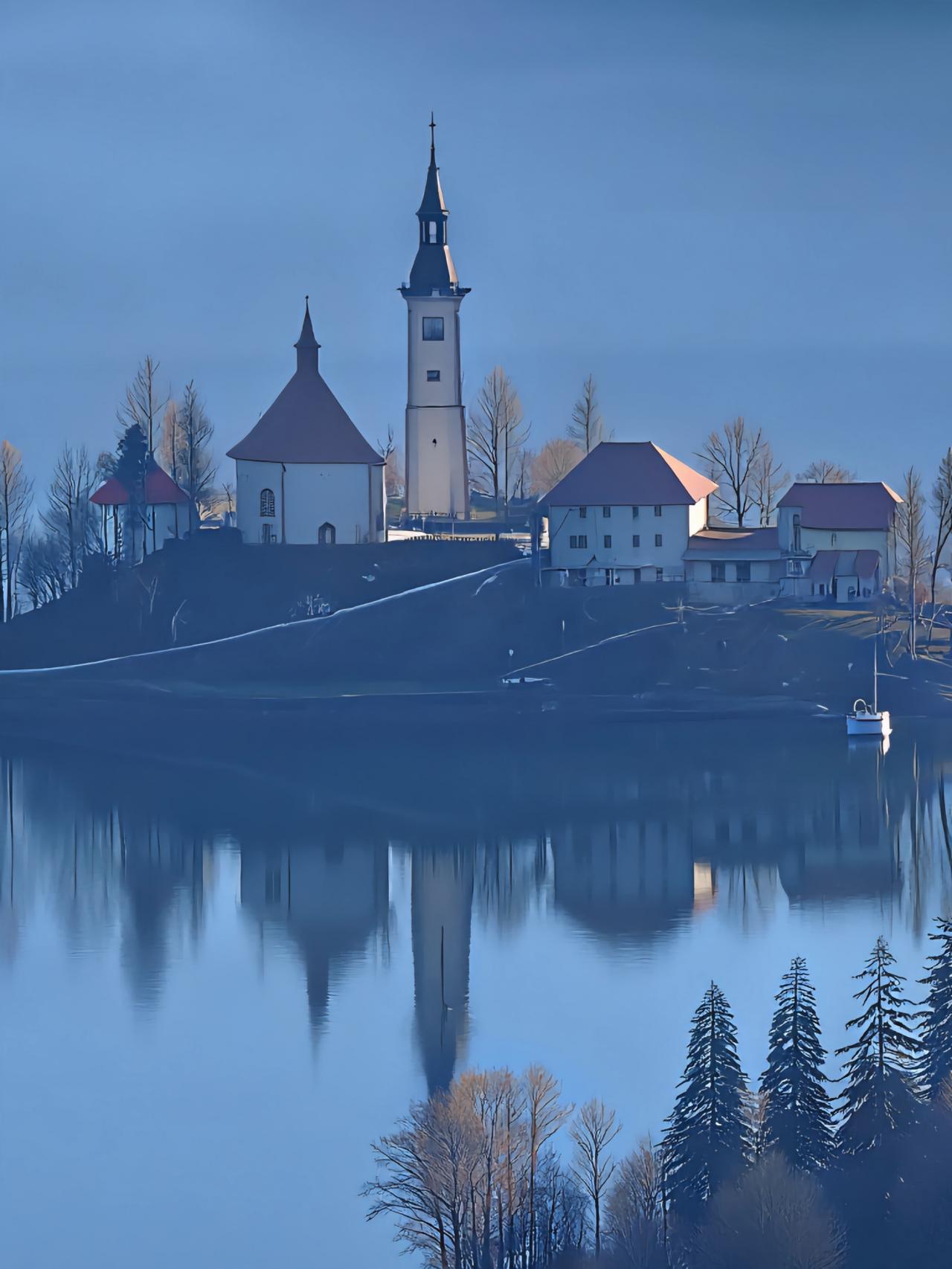 L’église Marie de l’Assomption sur l’ïle Blesjsky Ototkau centre du lac de Bled en Slovénie, zoomée quelque 90x et améliorée par l’IA.