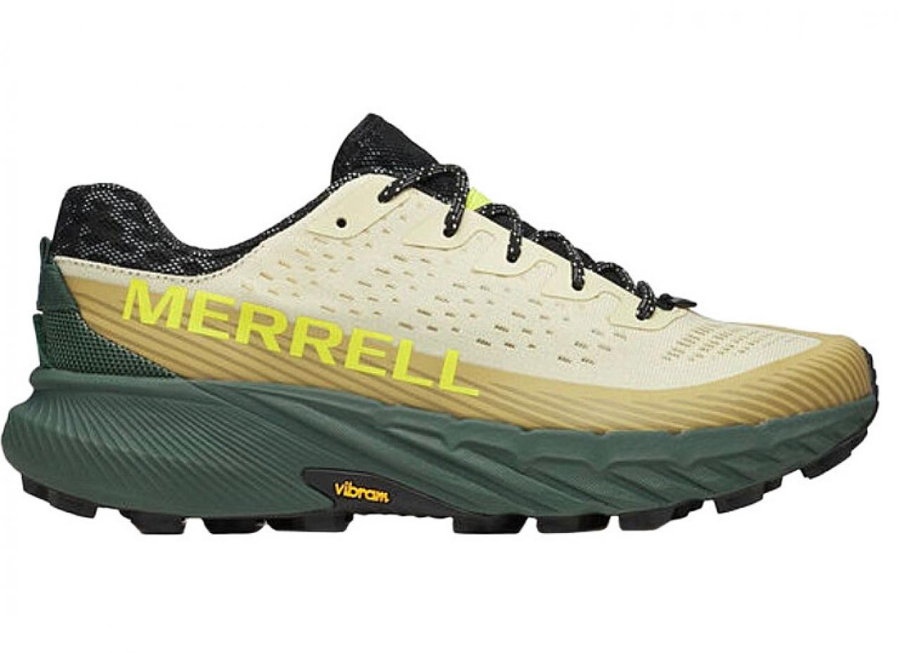 De Care & Repair-service herstelt kleding, (wandel)schoenen en wintersportmateriaal om ze een extra lang leven te geven. Wandelschoen - € 160 – Merrel bij A.S.Adventure.